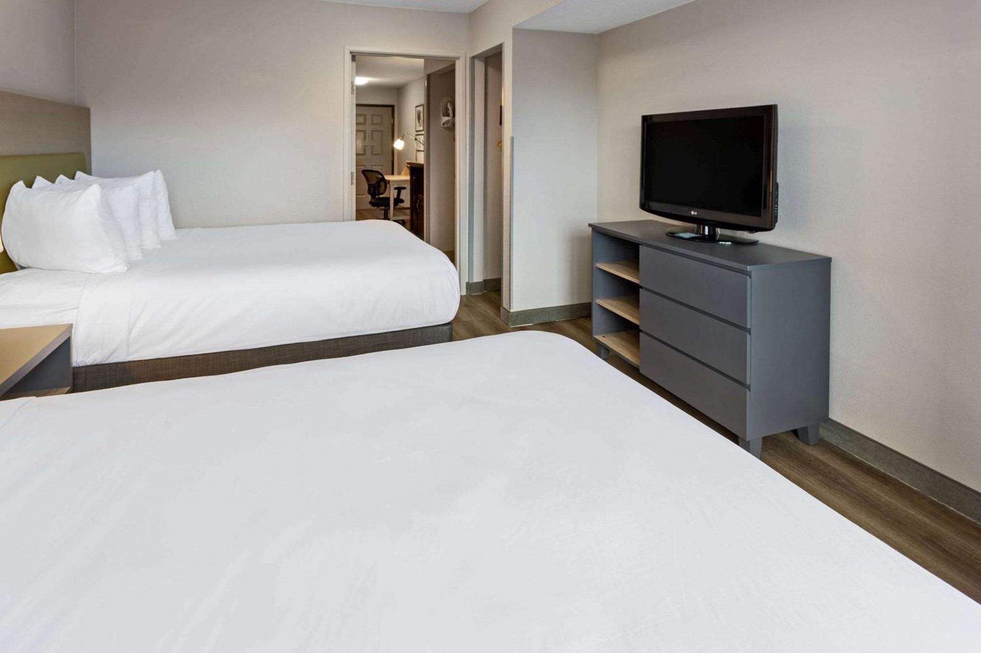 One-Bedroom Suite with Two Queen Beds - Non-Smoking