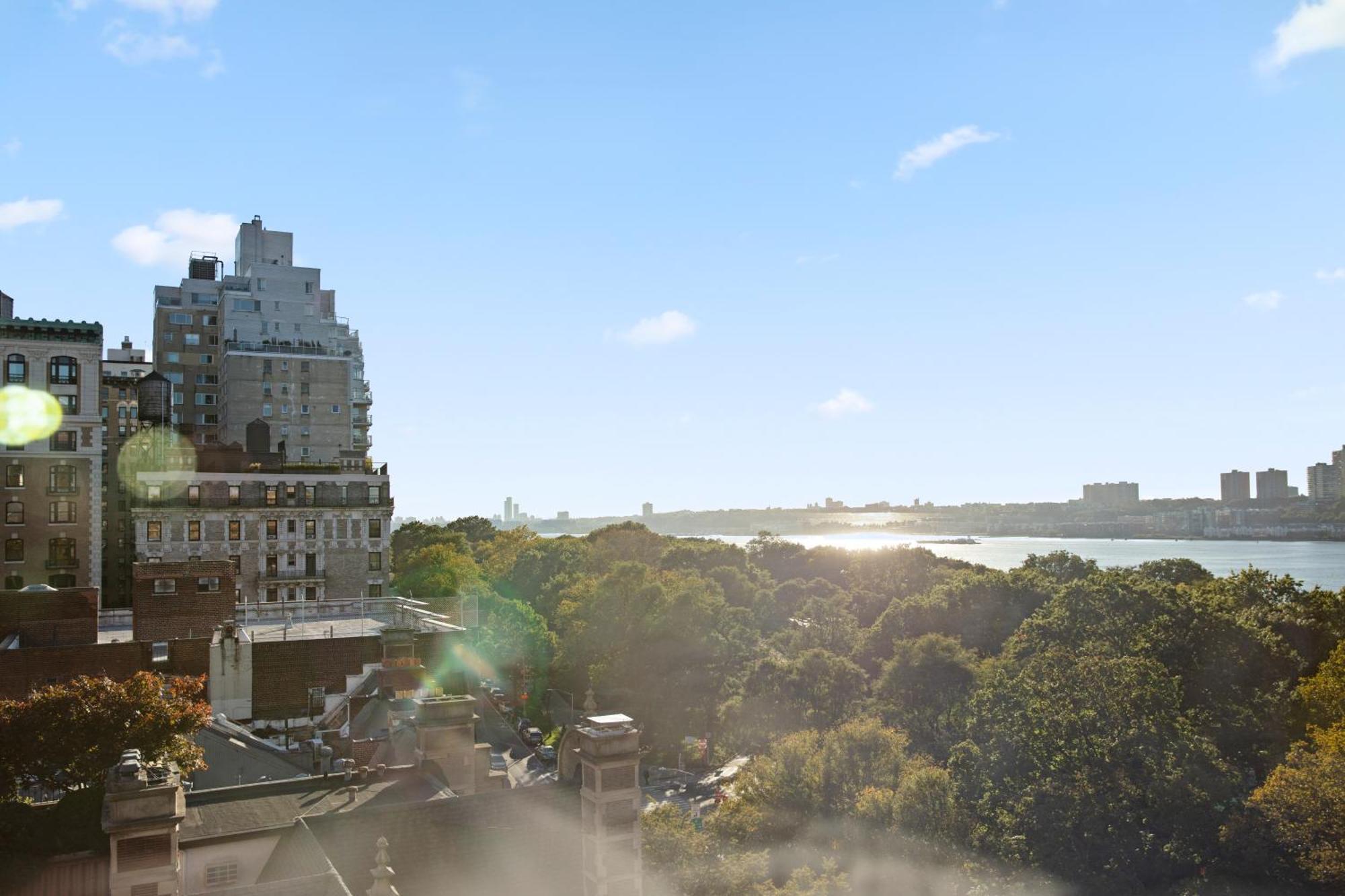 Quarto com Cama Queen-size e Vista do Rio