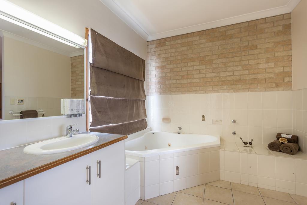 Standard Room with Spa Bath