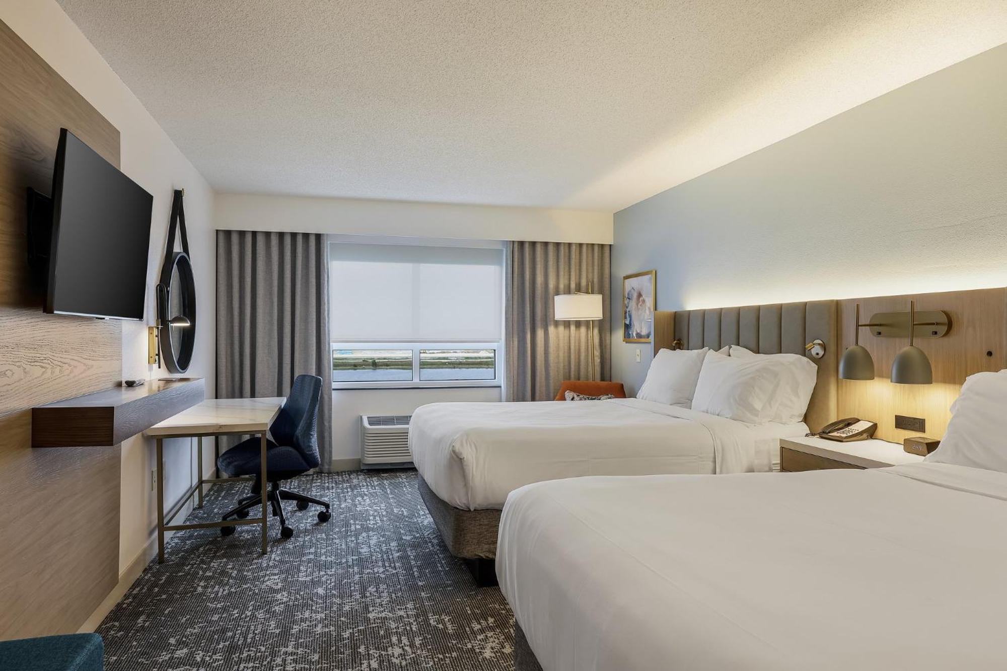Queen Room Two Queen Beds Lakeview