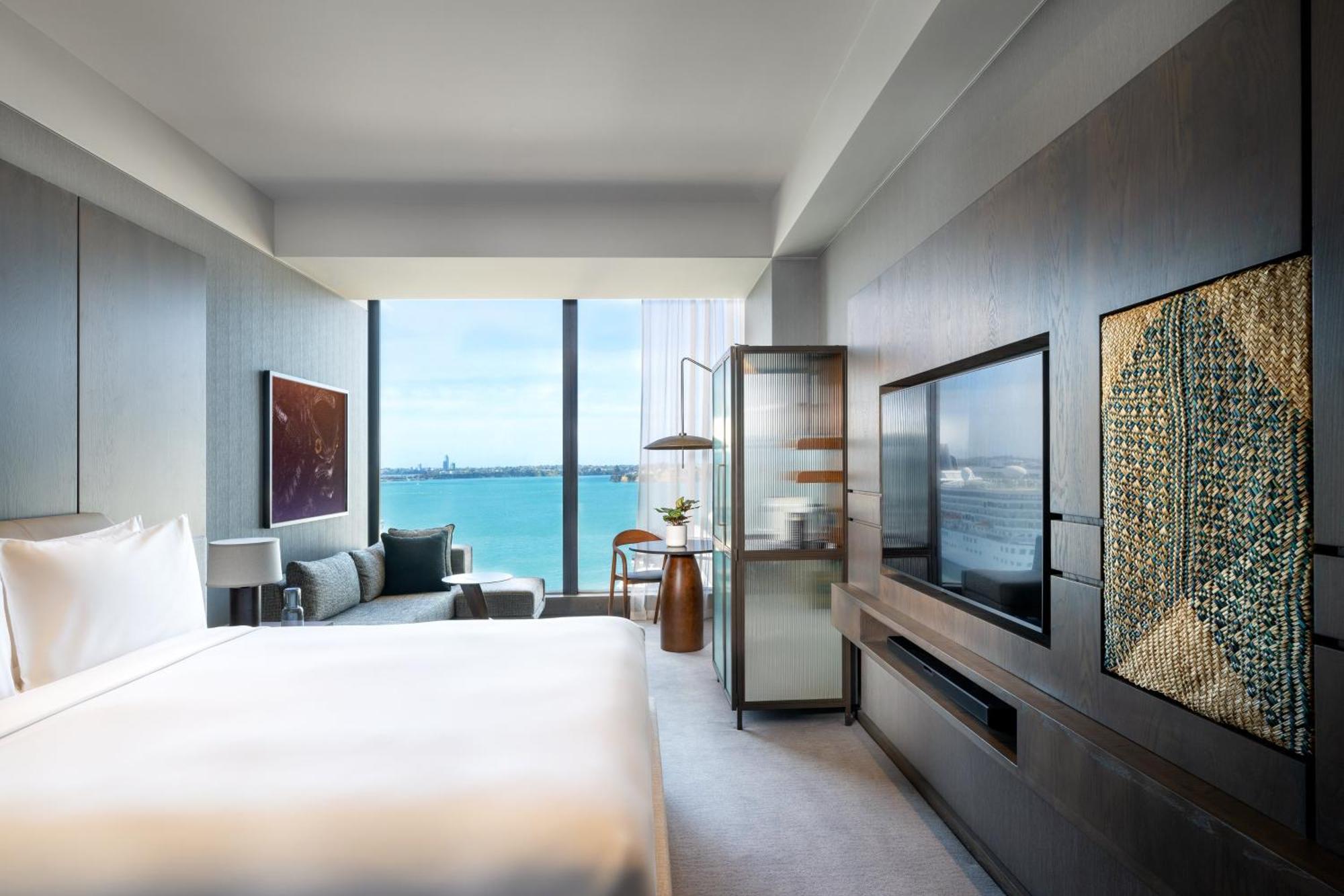 Classic King Room with Harbor View - Club Lounge Access
