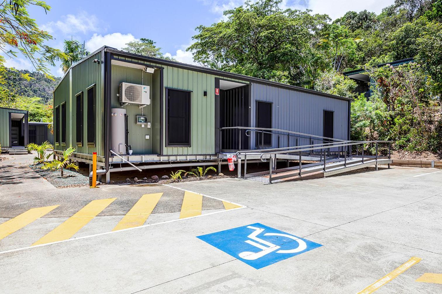 Accessible One Bedroom Villa - Queen Bed - Kitchenette