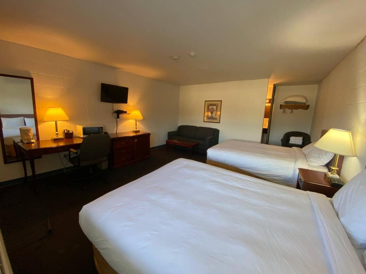 Deluxe Queen Room