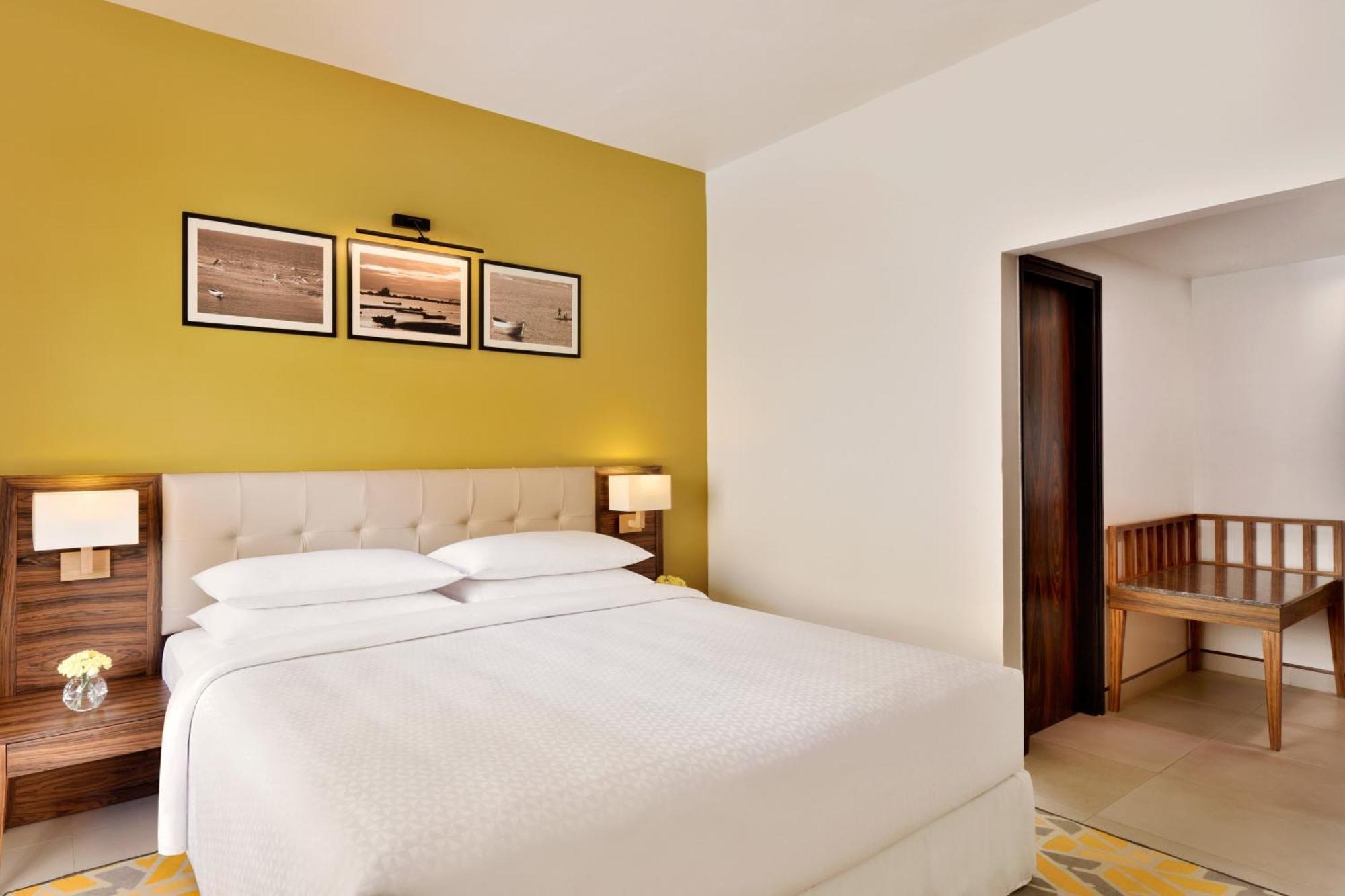 1 Bedroom Villa, 1King, Bathrooms:2, Balcony