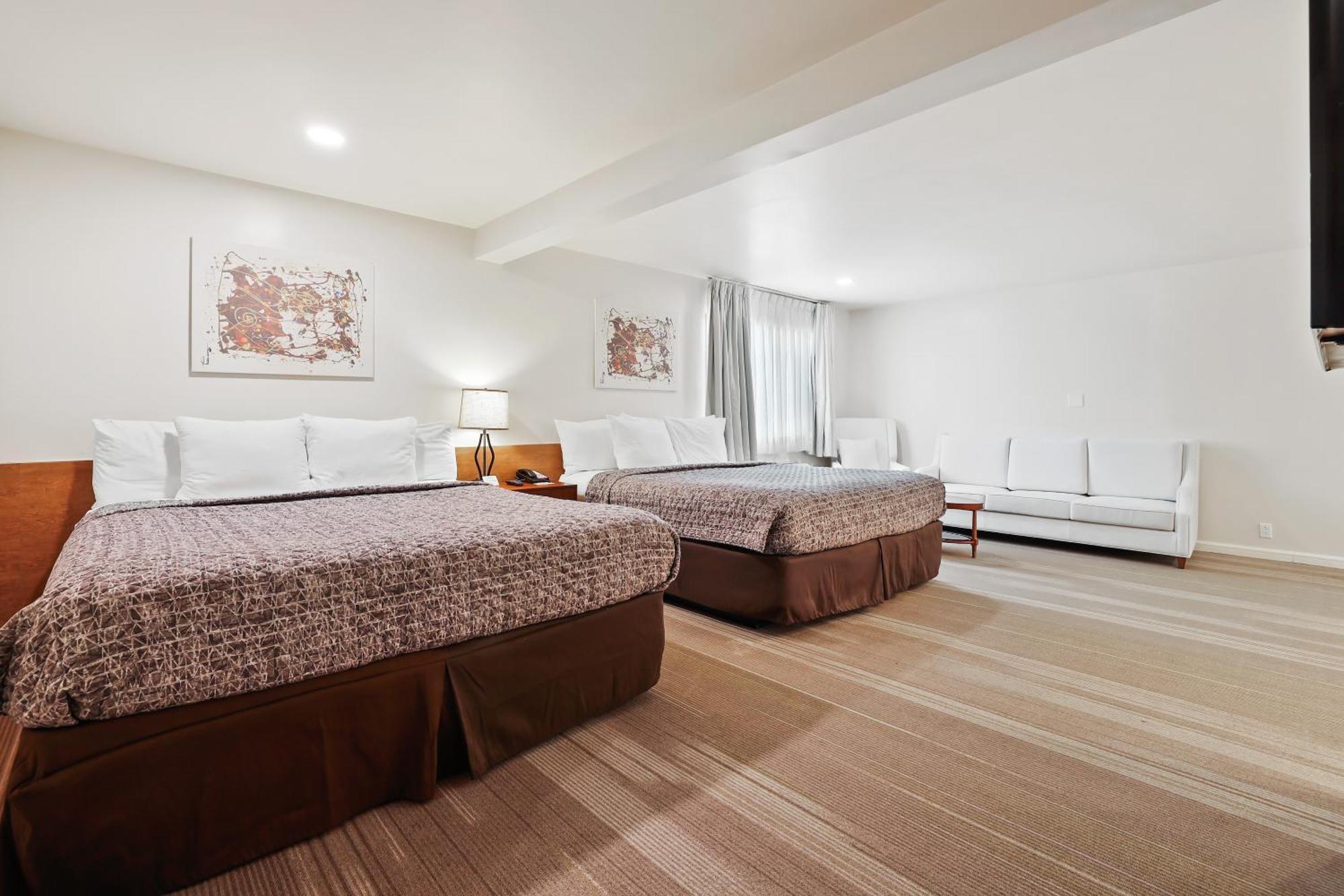 Deluxe Family Room