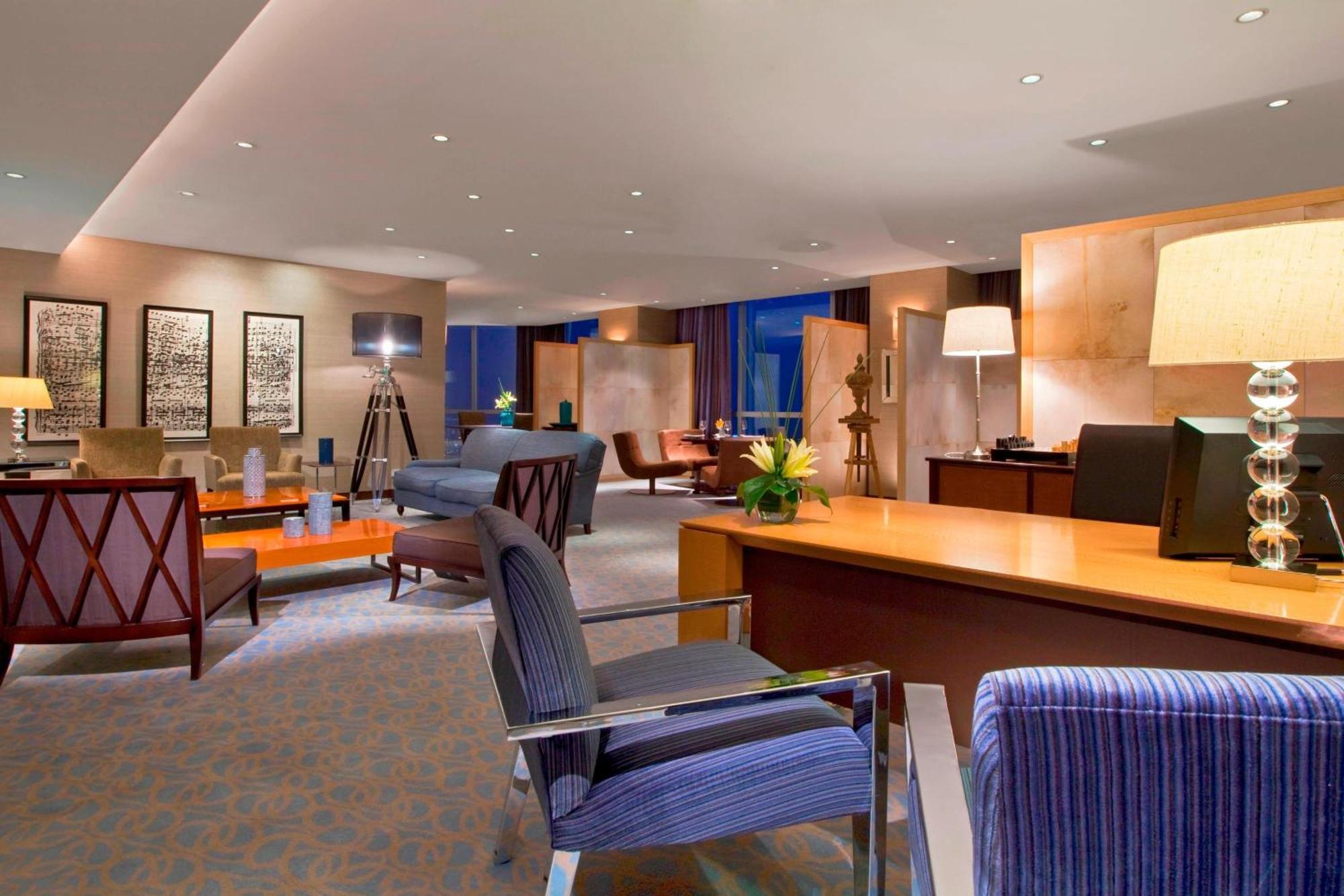 Executive Suite, Club Lounge Access, Suite, 1 King, High Floor,1526590387:JPEG