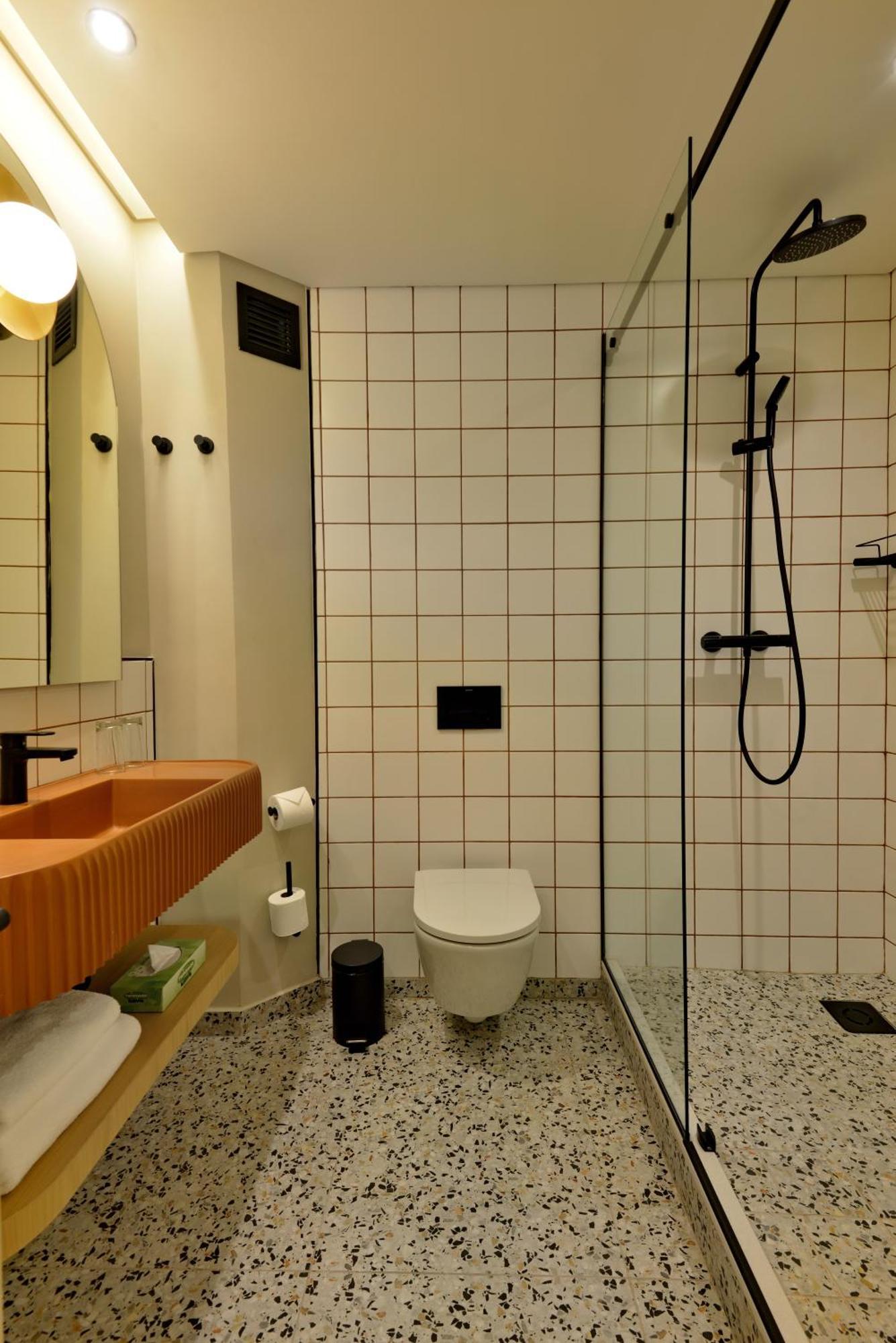 Double Room - Non-Smoking,1526616811:JPEG