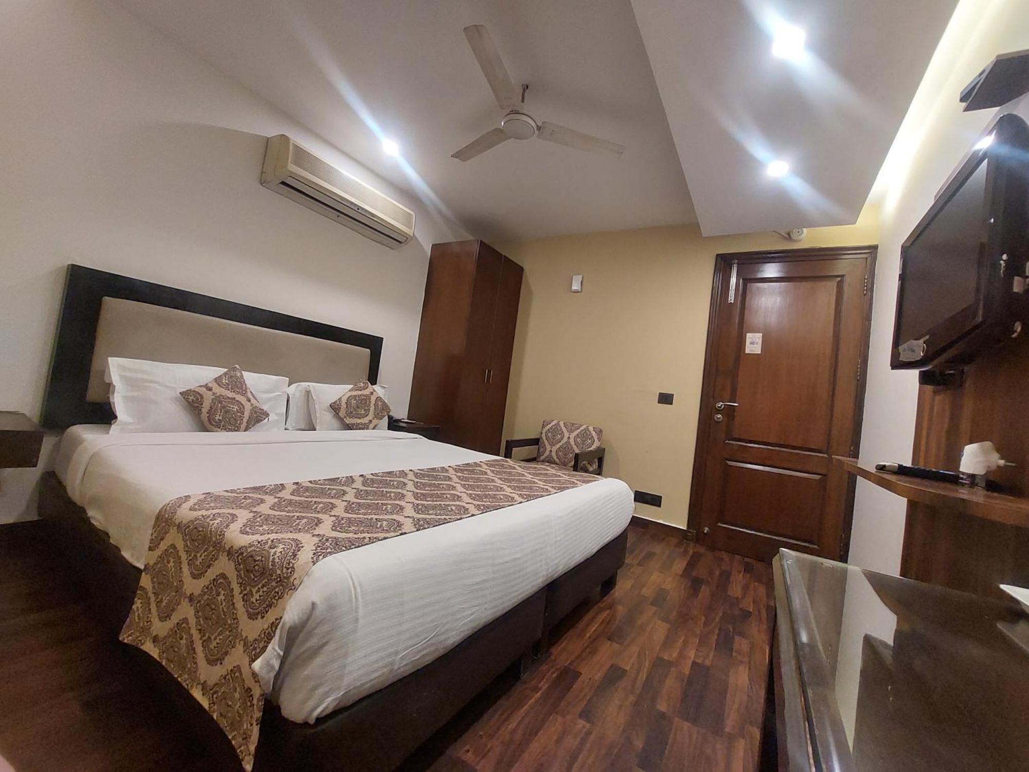 Deluxe Room,1526618176:JPEG