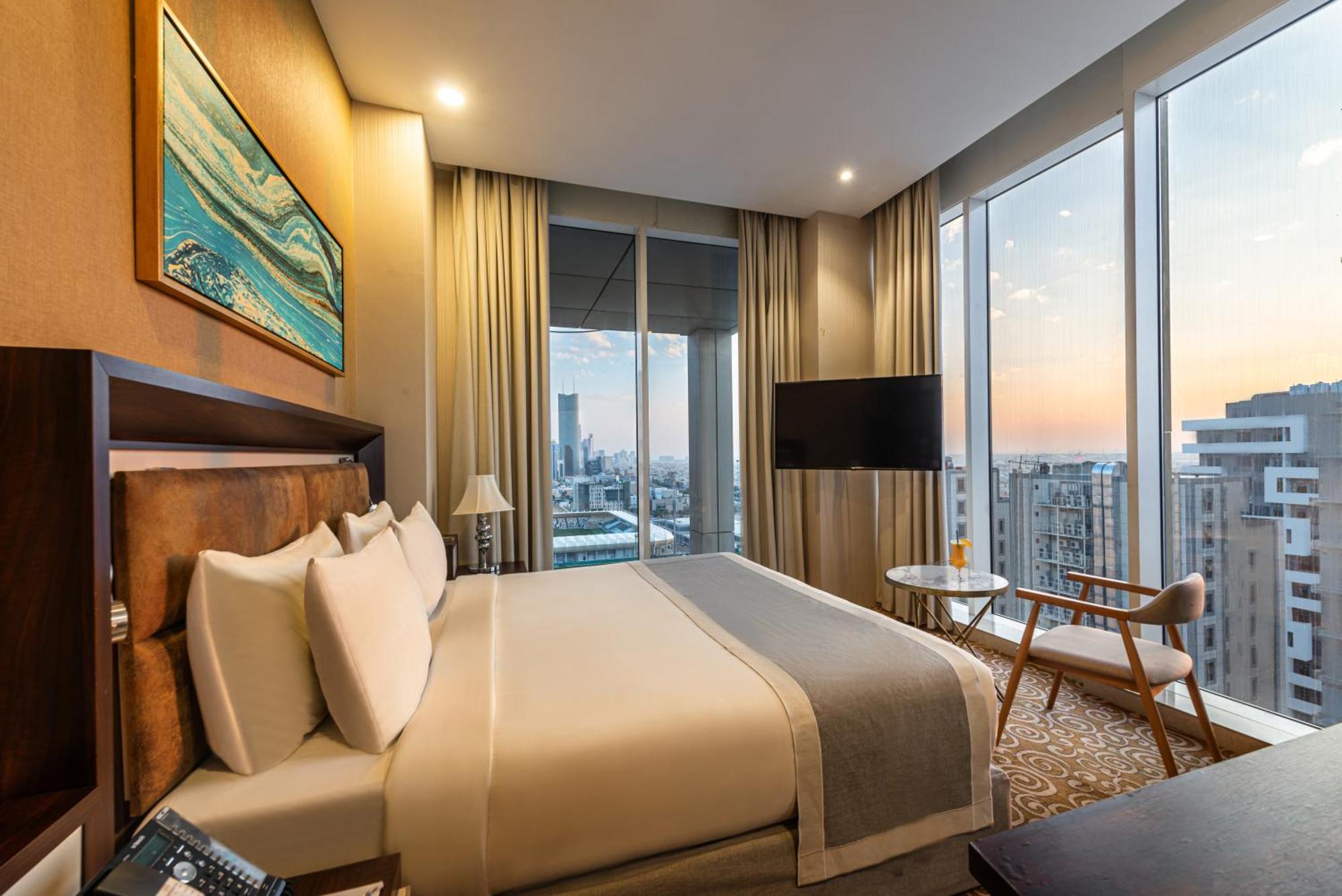 Executive Suite,1527208582:JPEG