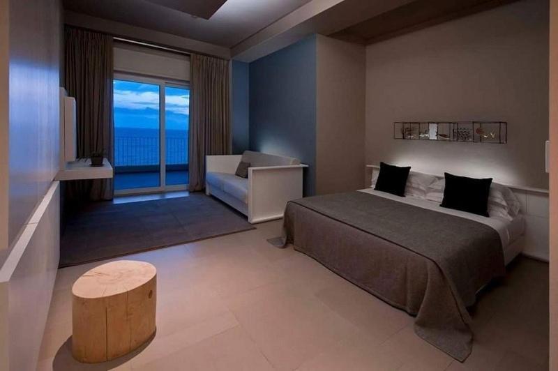 Double or Twin Room with Sea View