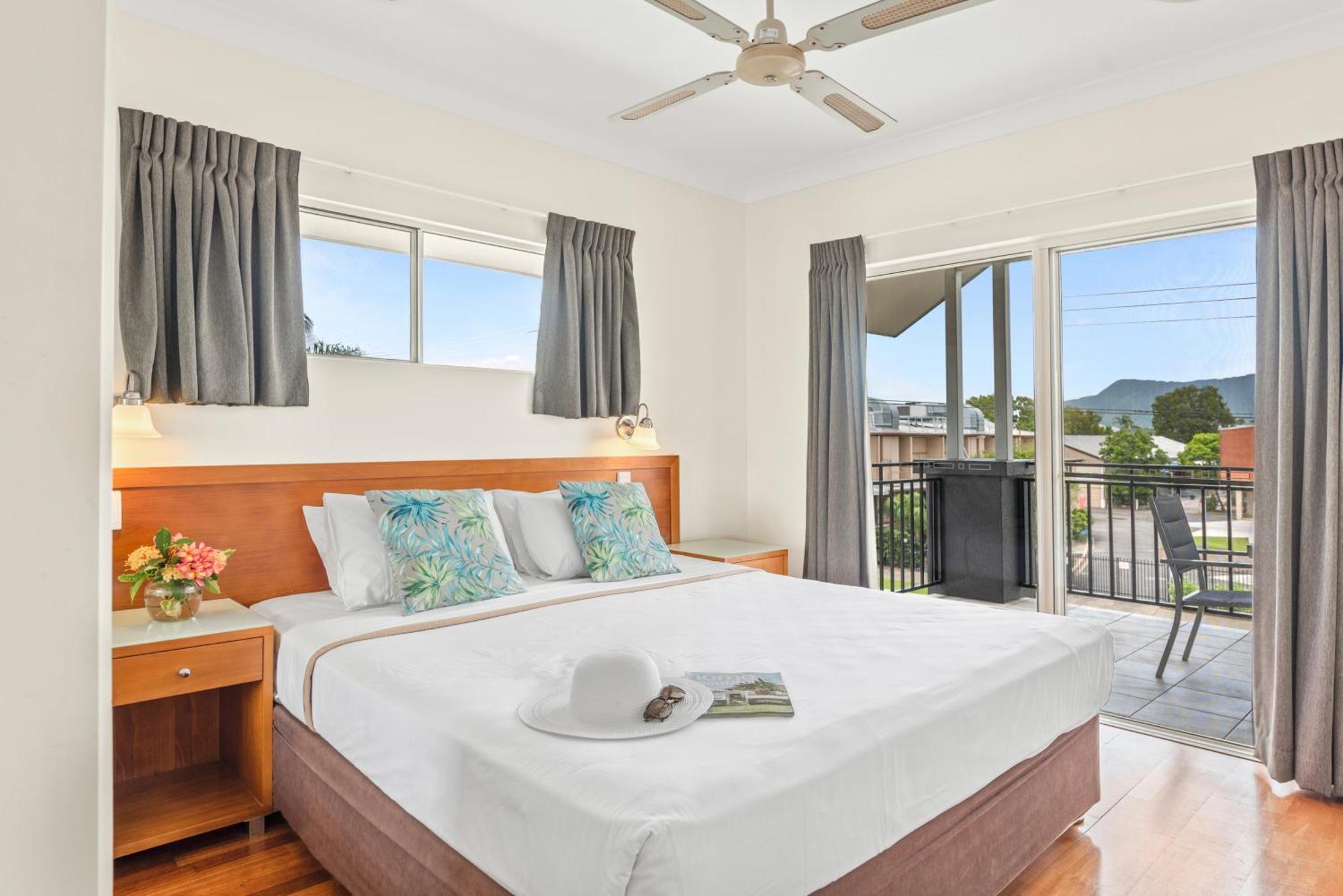 Three-Bedroom Apartment,1527515455:JPEG