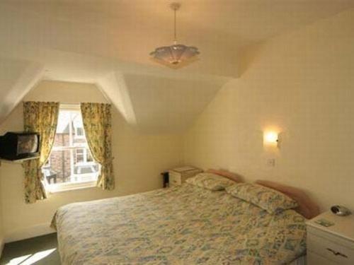 Twin Room with Private Bathroom
