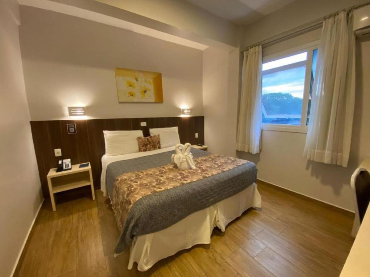 Standard Queen Room