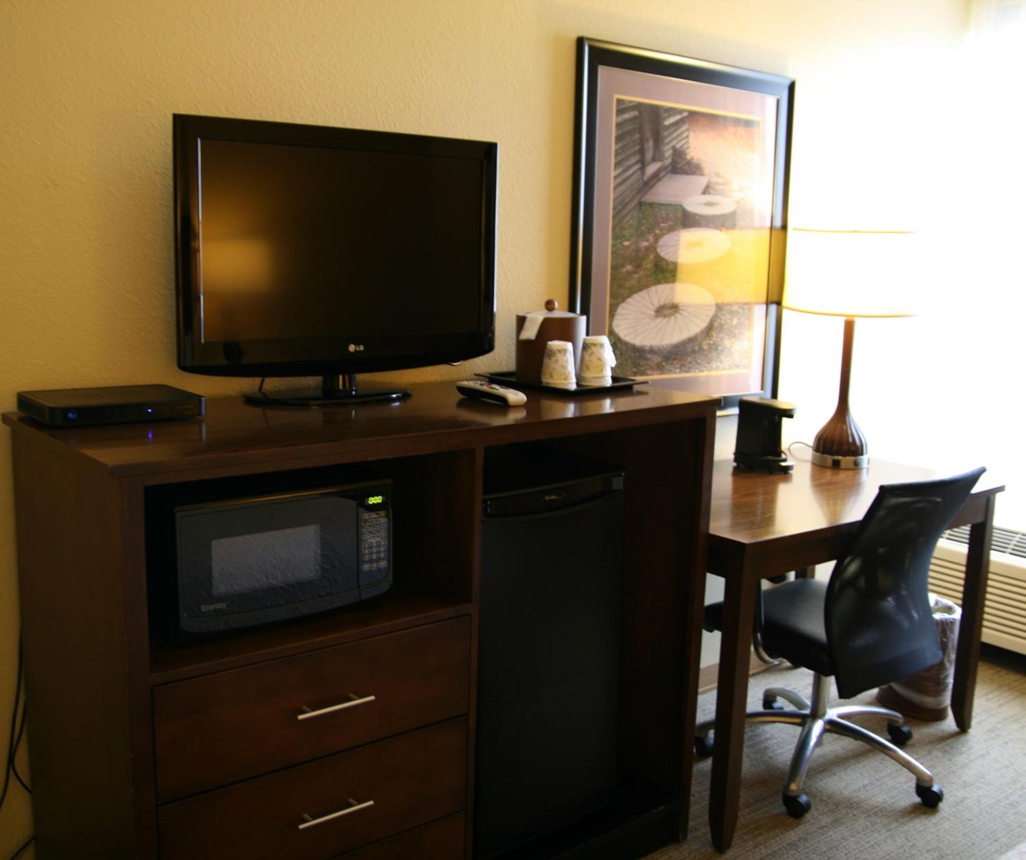 Queen Room with Tub - Disability Access/Non Smoking