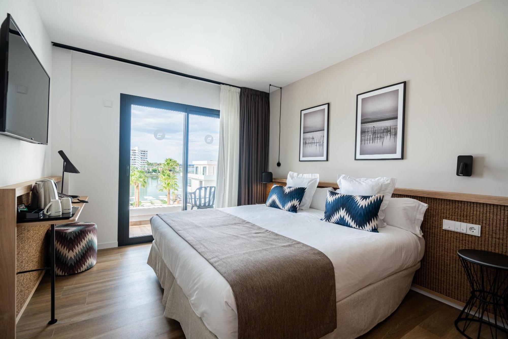 Chambre Double ou Lits Jumeaux Supérieure - Vue sur Piscine