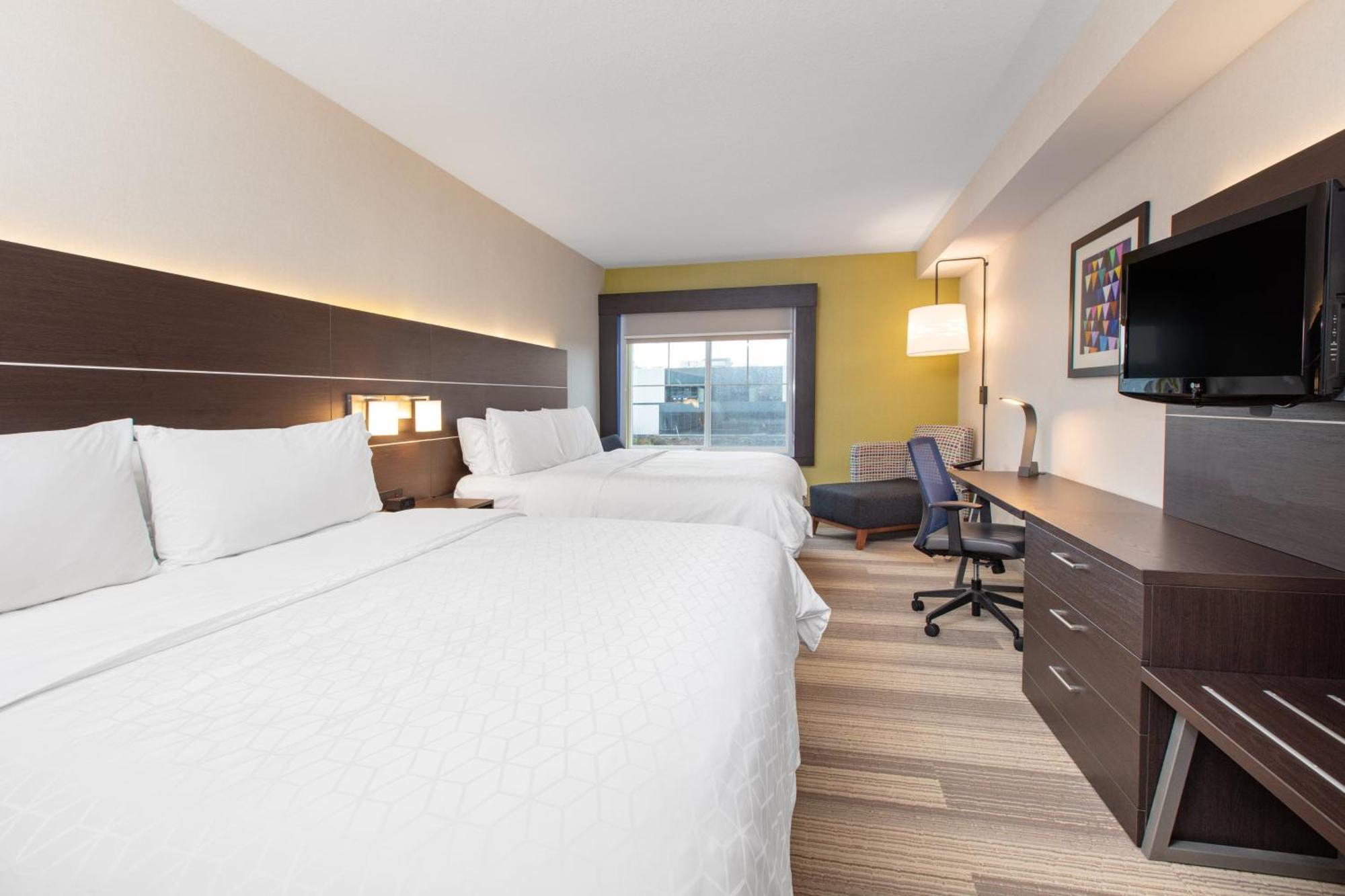 Deluxe Room with Two King Beds - Non-Smoking,1281370105:JPEG