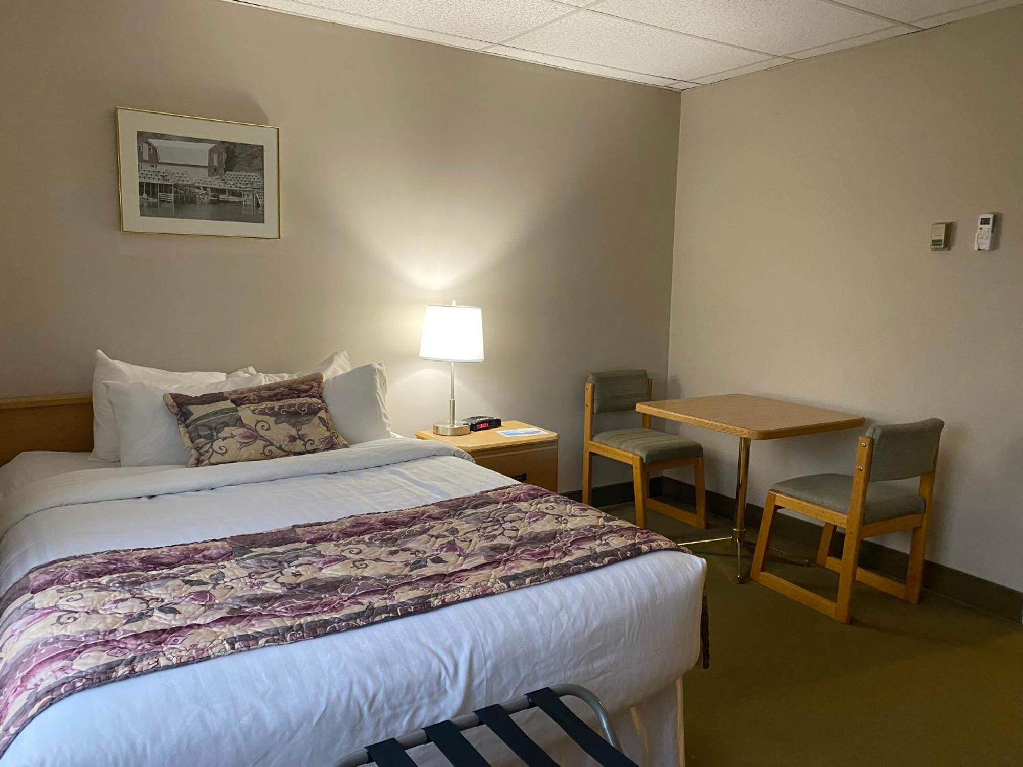Queen Room with Garden View