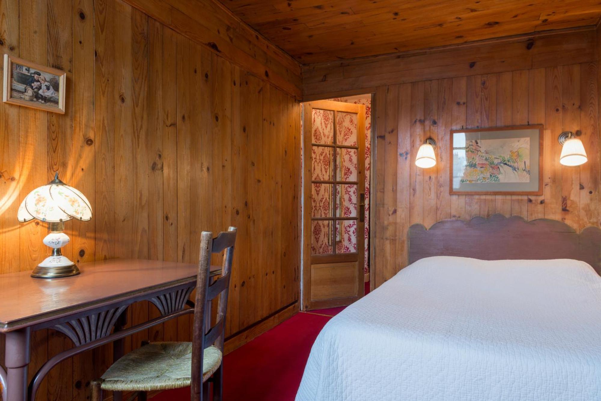 Small Double Room,1528741102:JPEG