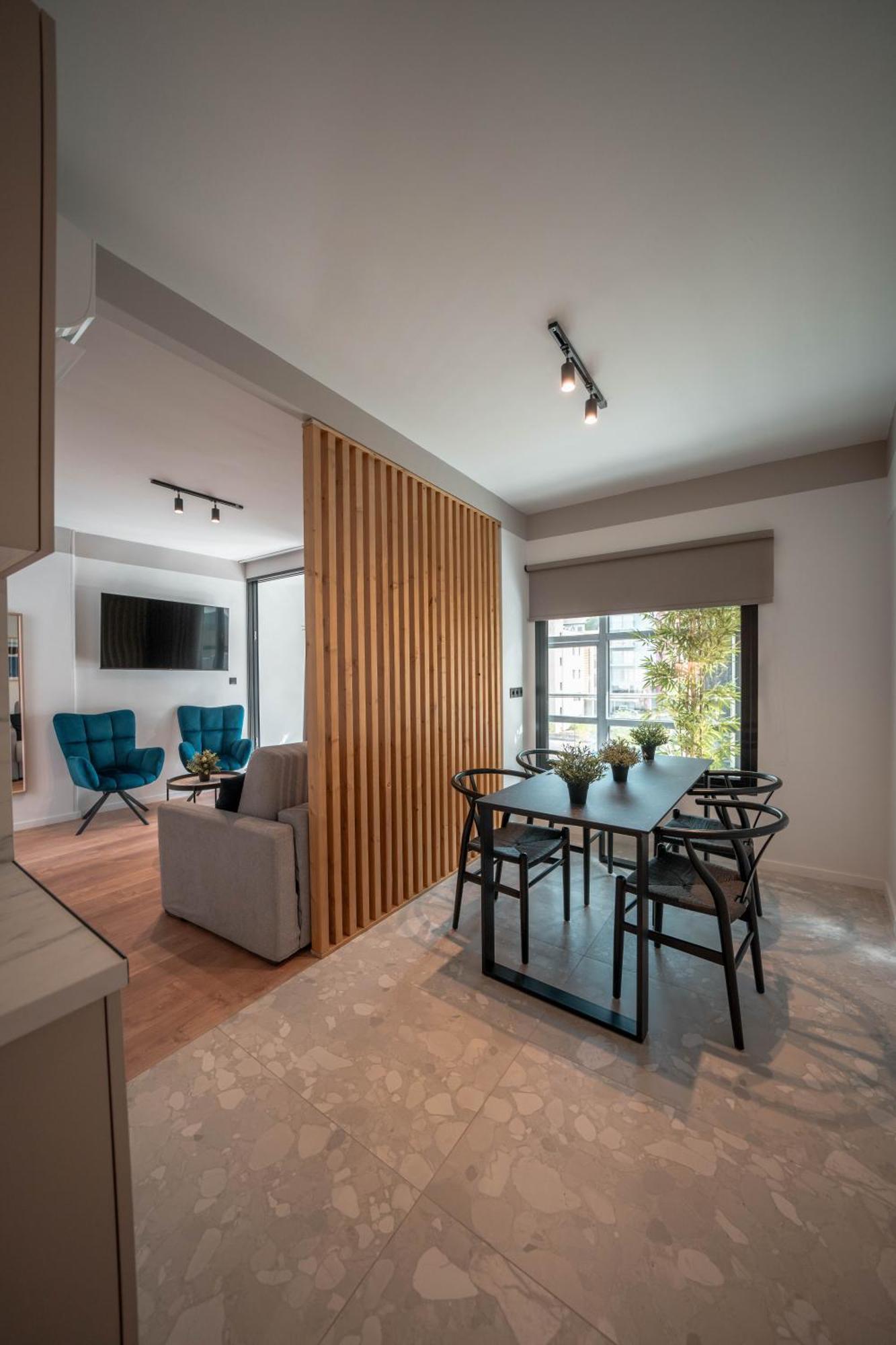 Deluxe Suite with balcony & Acropolis View