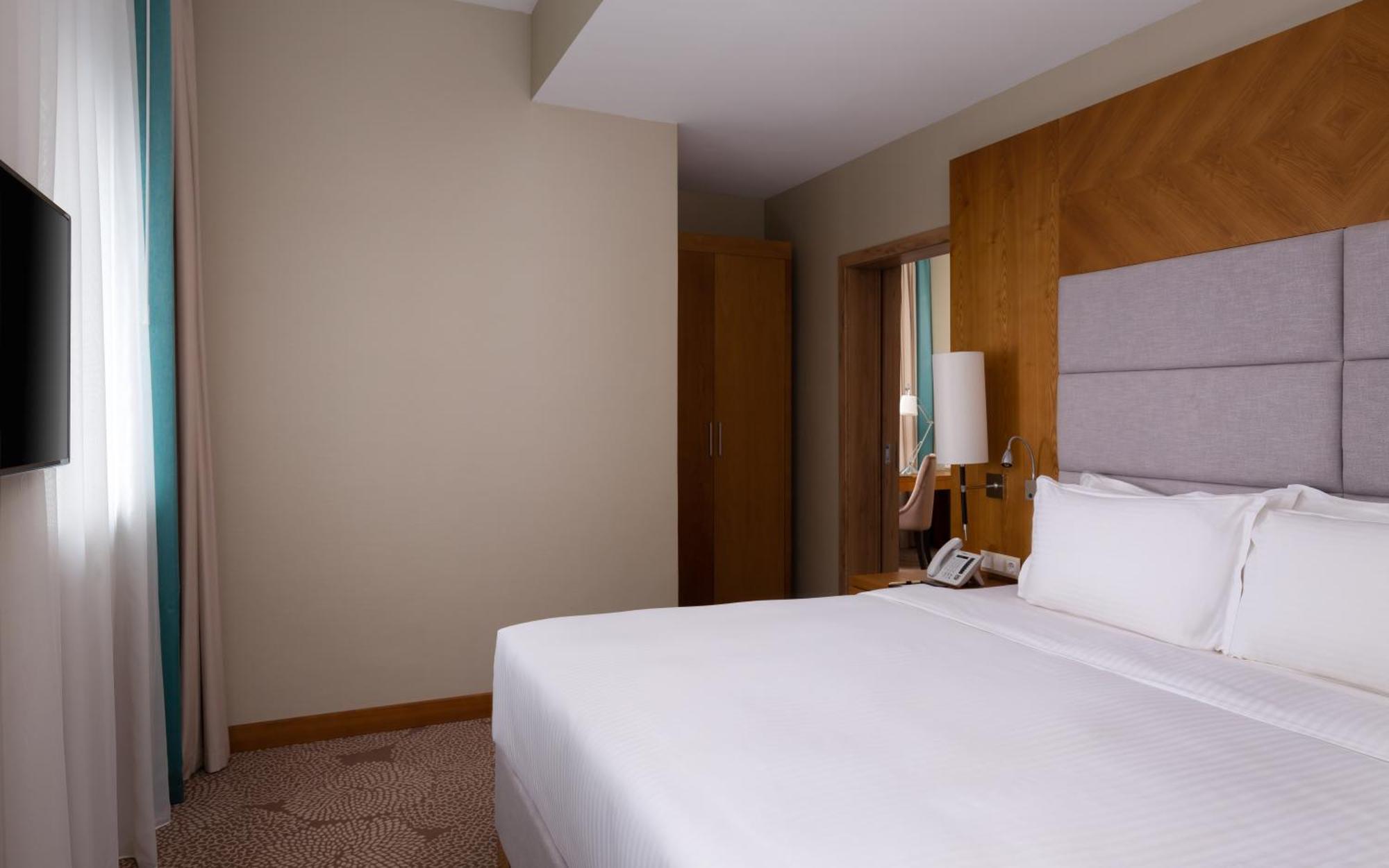 One-Bedroom King Suite,1528910515:JPEG