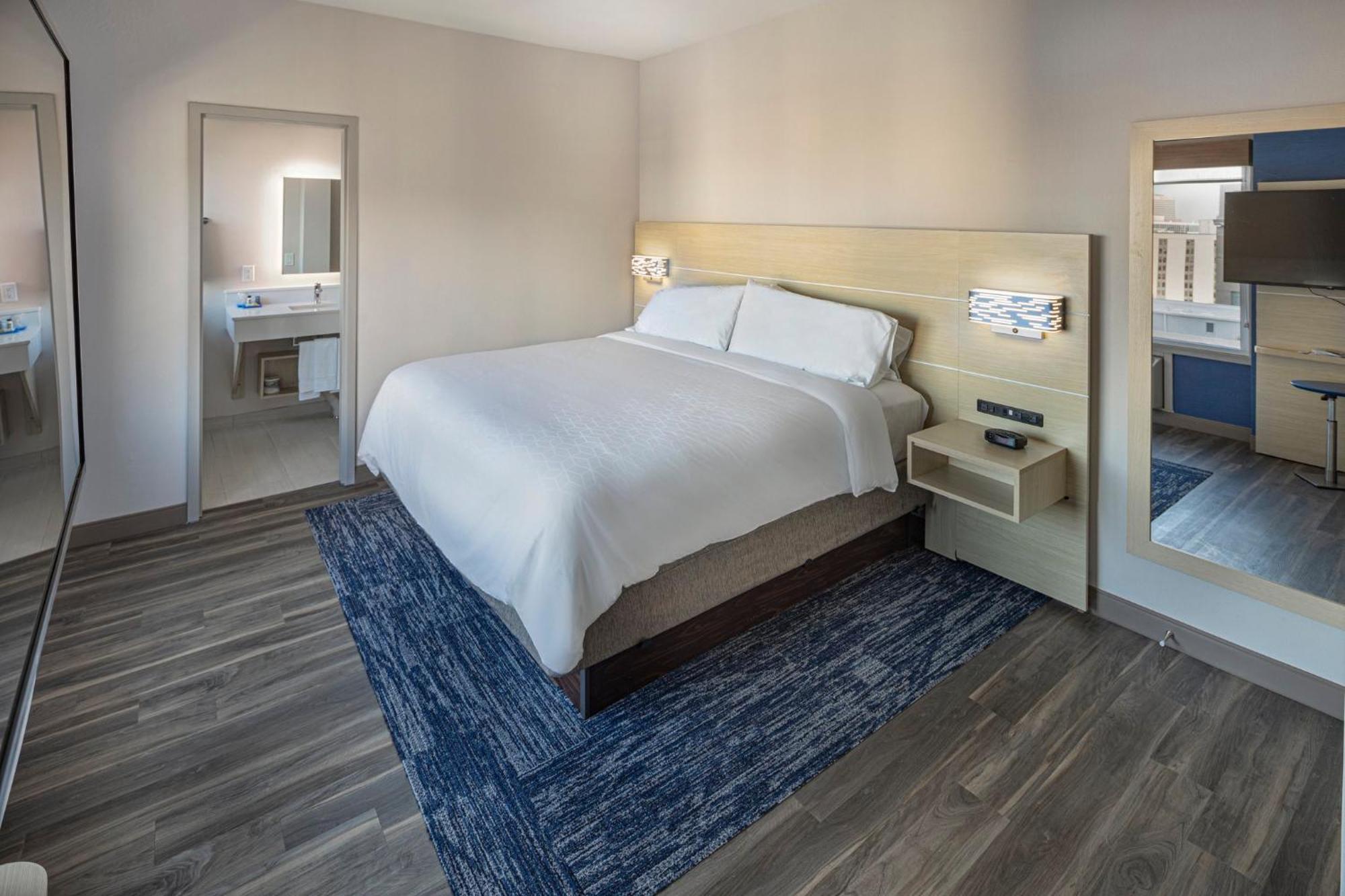 Suite con cama extragrande y bañera - Adaptada para personas con movilidad reducida