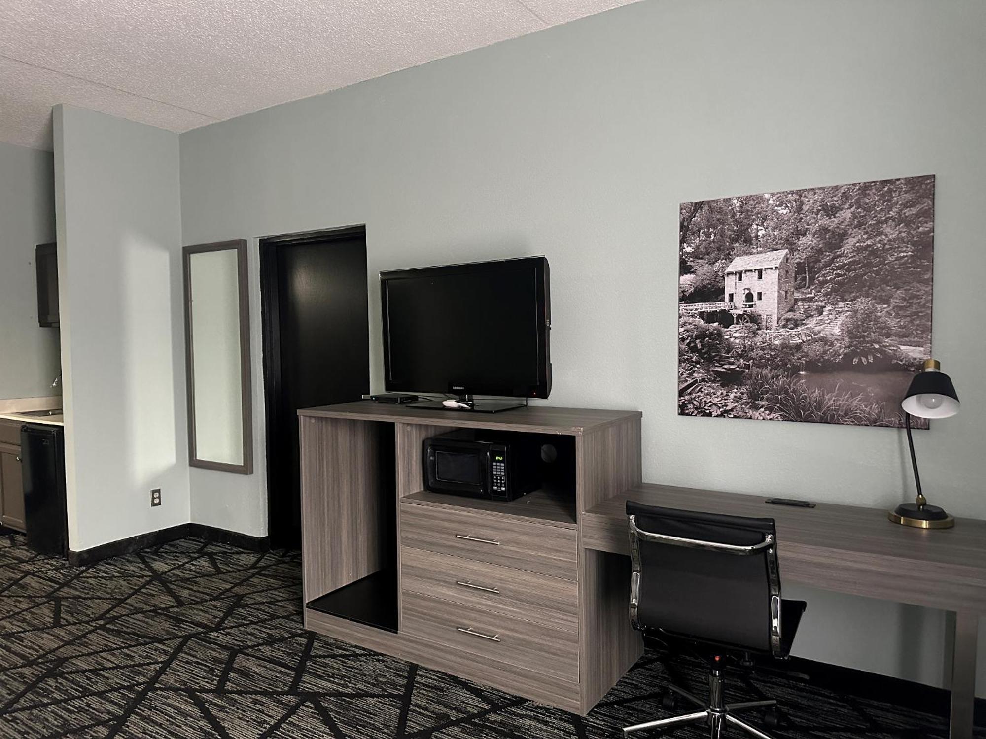 One-Bedroom King Suite - Non-Smoking