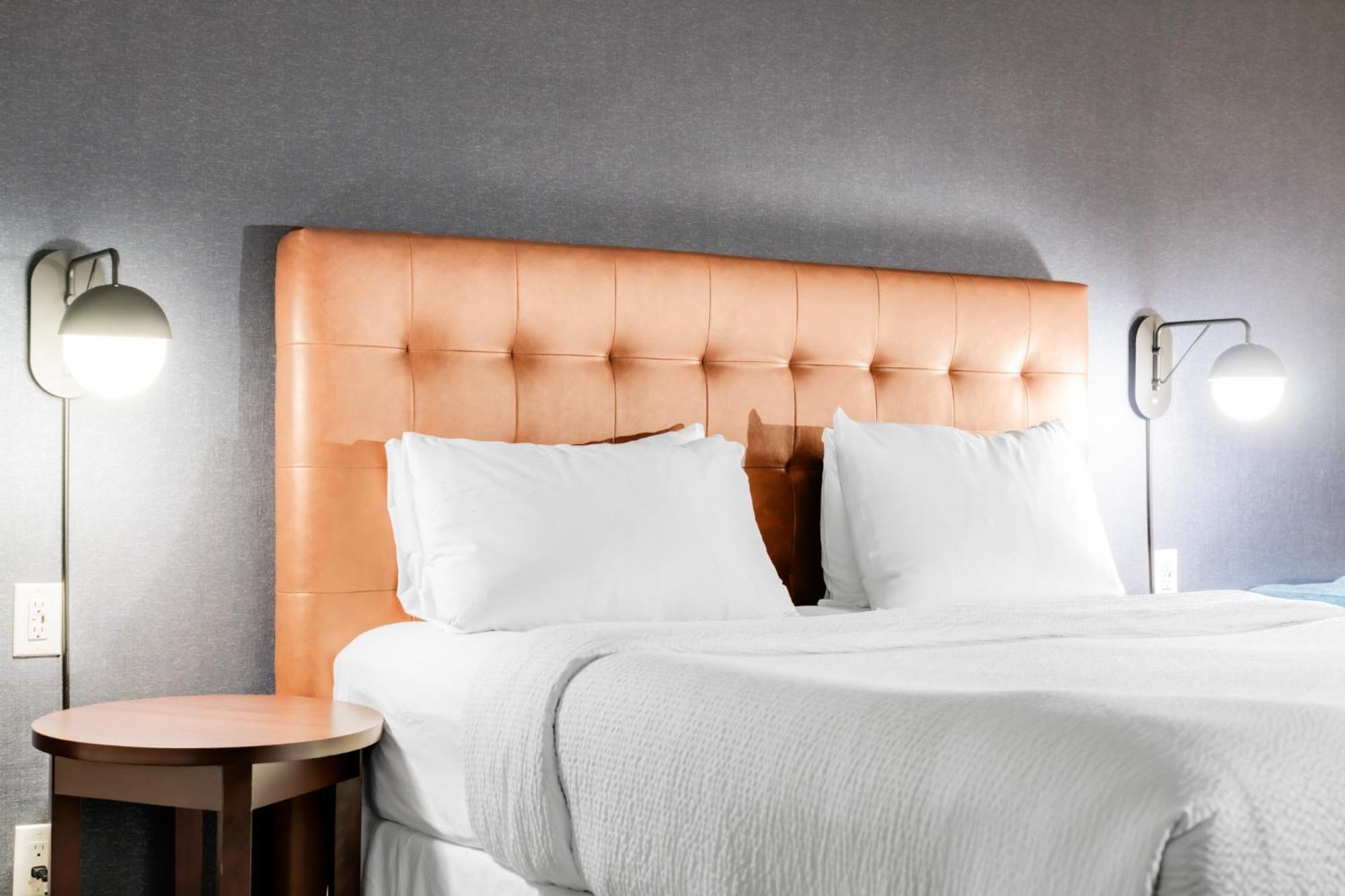 1 King Bed, City View (Upper Floor), Non-Smoking