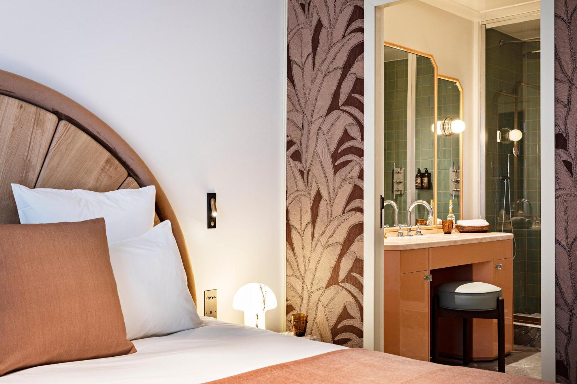 Junior Suite,1555452769:JPEG
