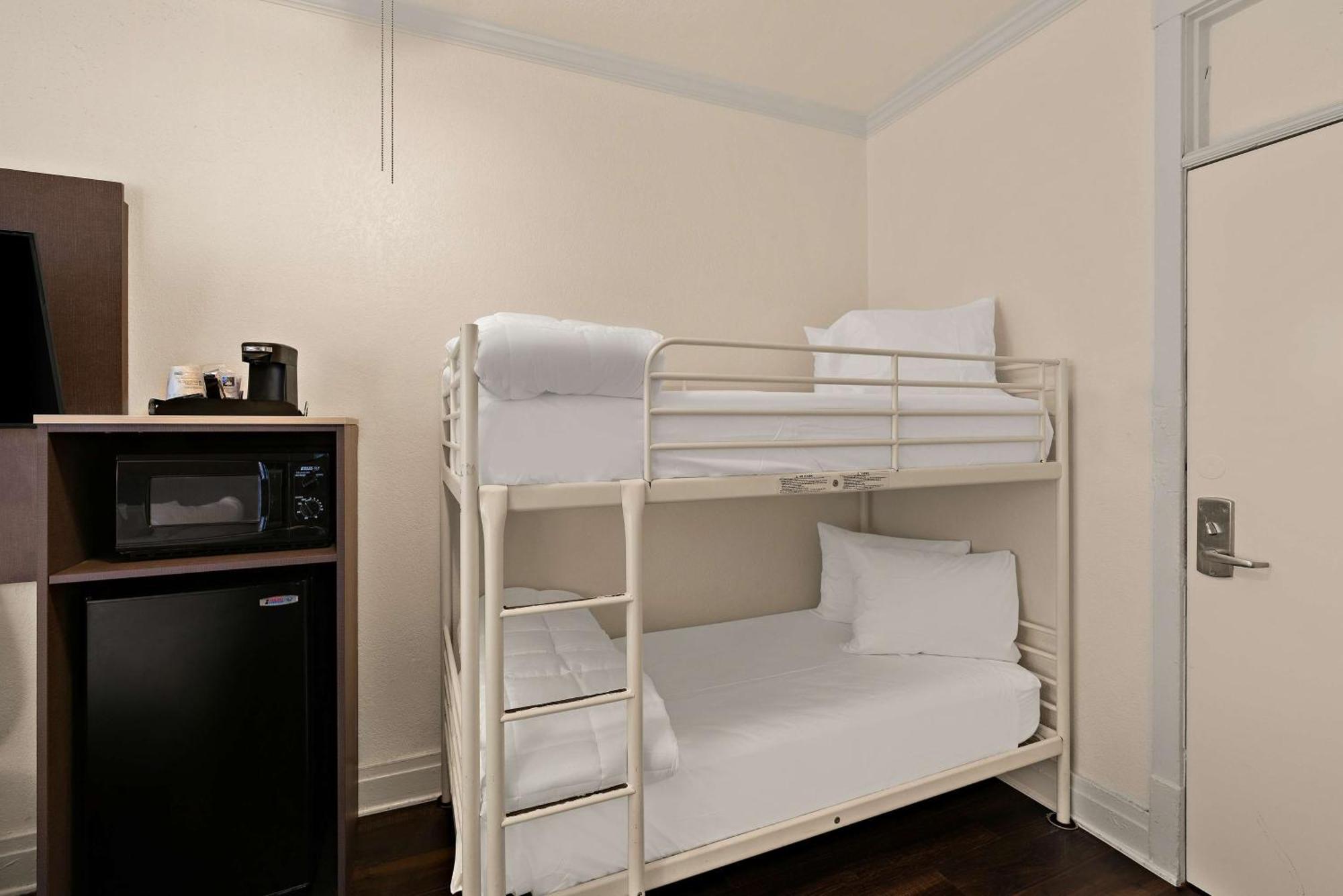 Habitación con cama grande y literas - No fumadores