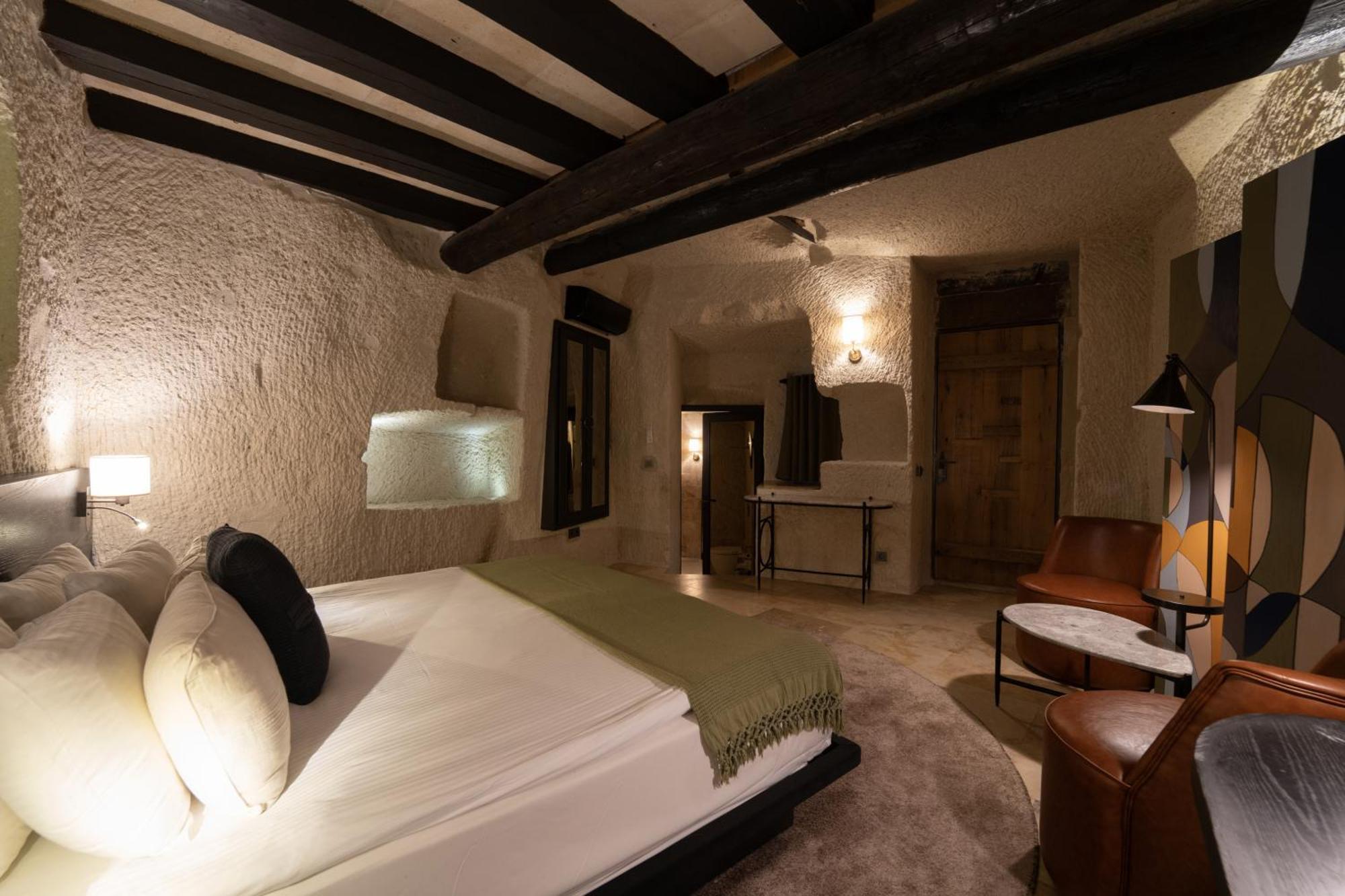 Double Cave Room,1529722717:JPEG