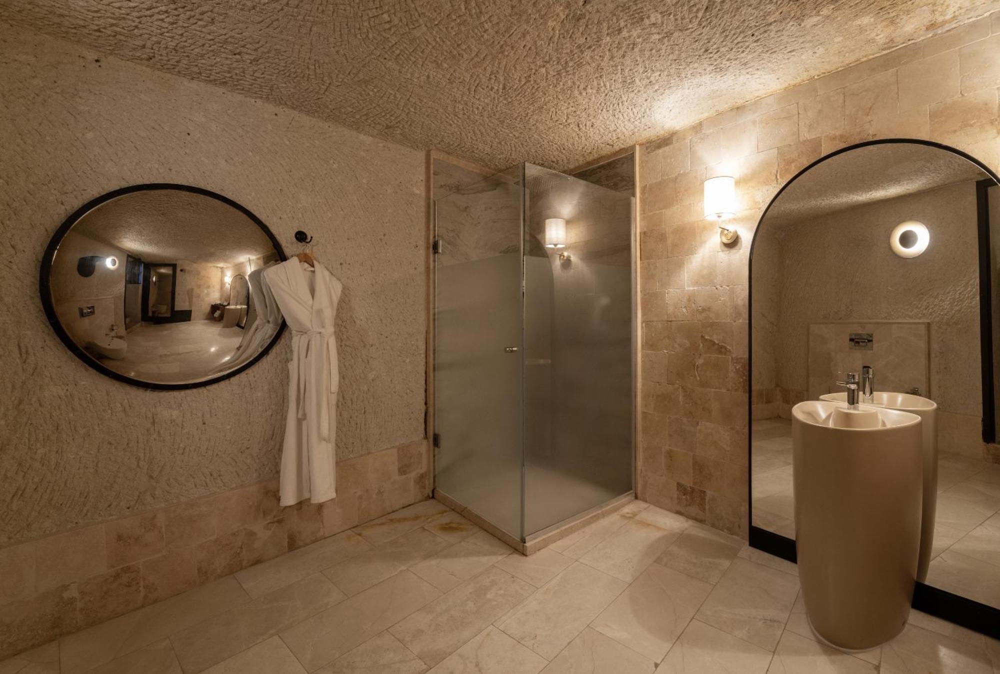 Deluxe Cave Room,1529726587:JPEG