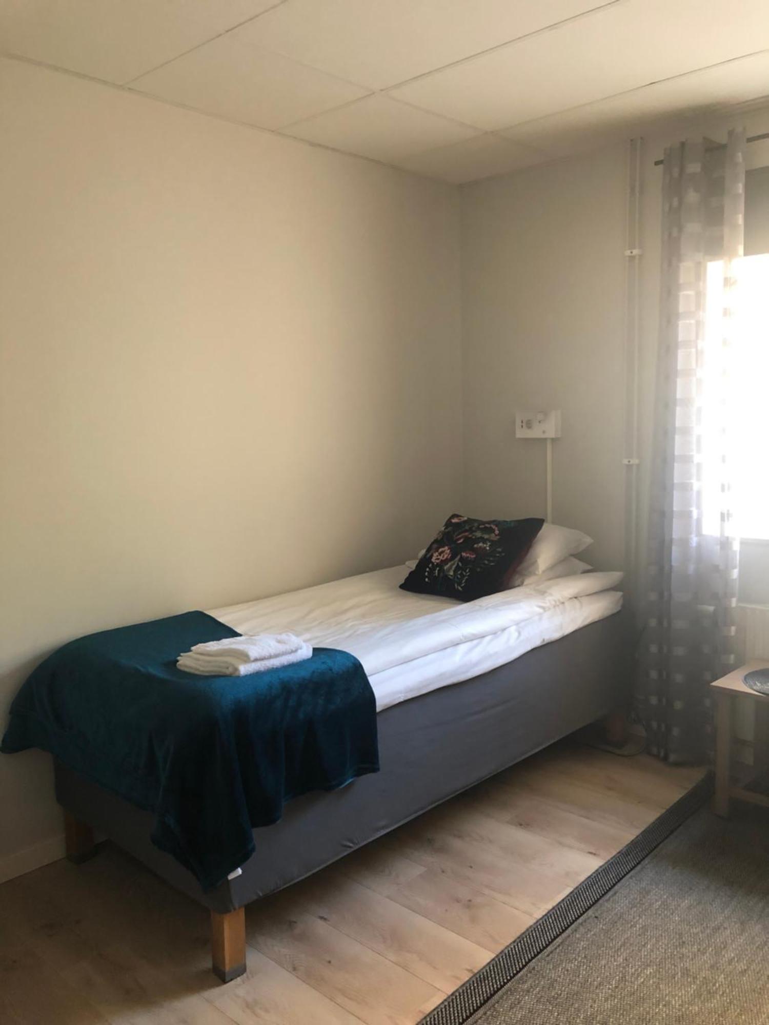 Single Room with Shared Bathroom