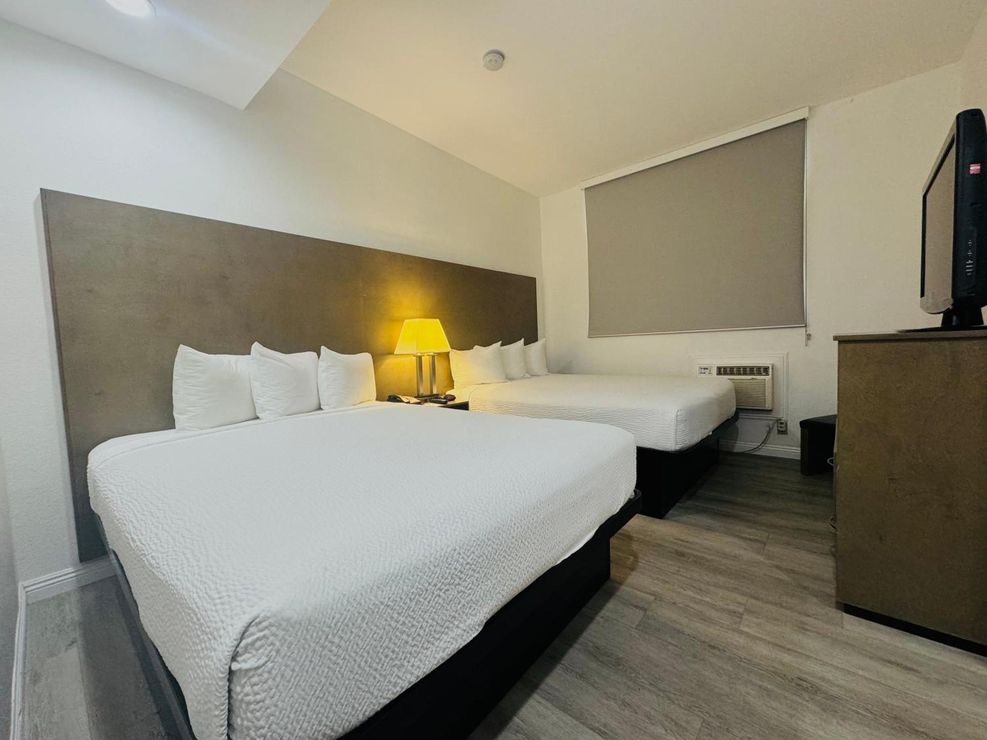 One-Bedroom Suite Two Queen Beds Non-Smoking
