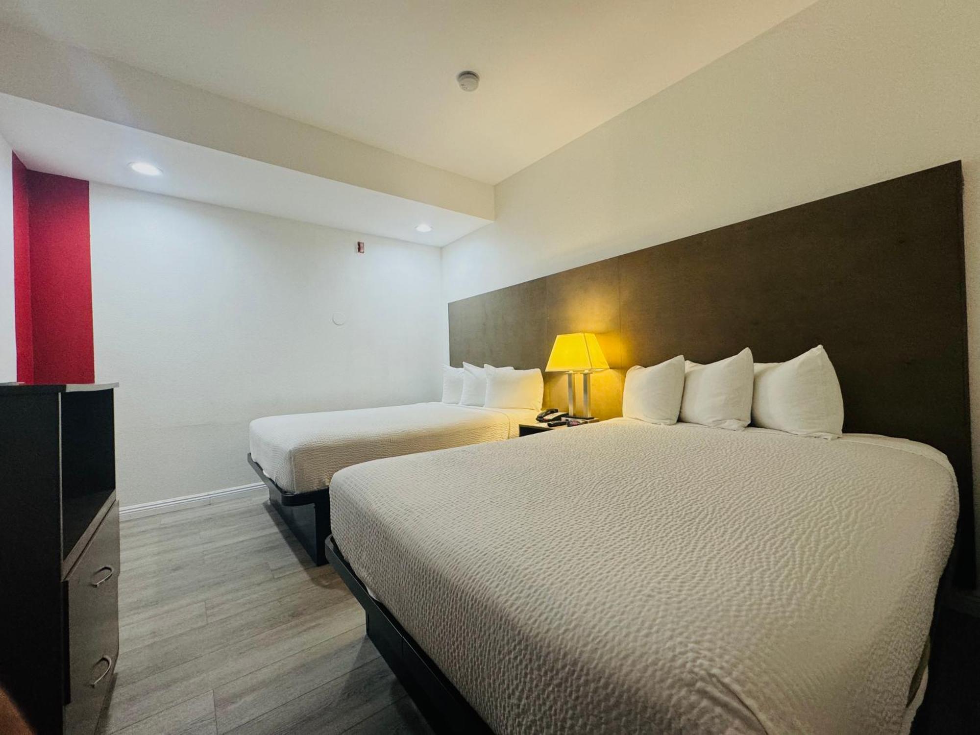 One-Bedroom Suite Two Queen Beds Non-Smoking