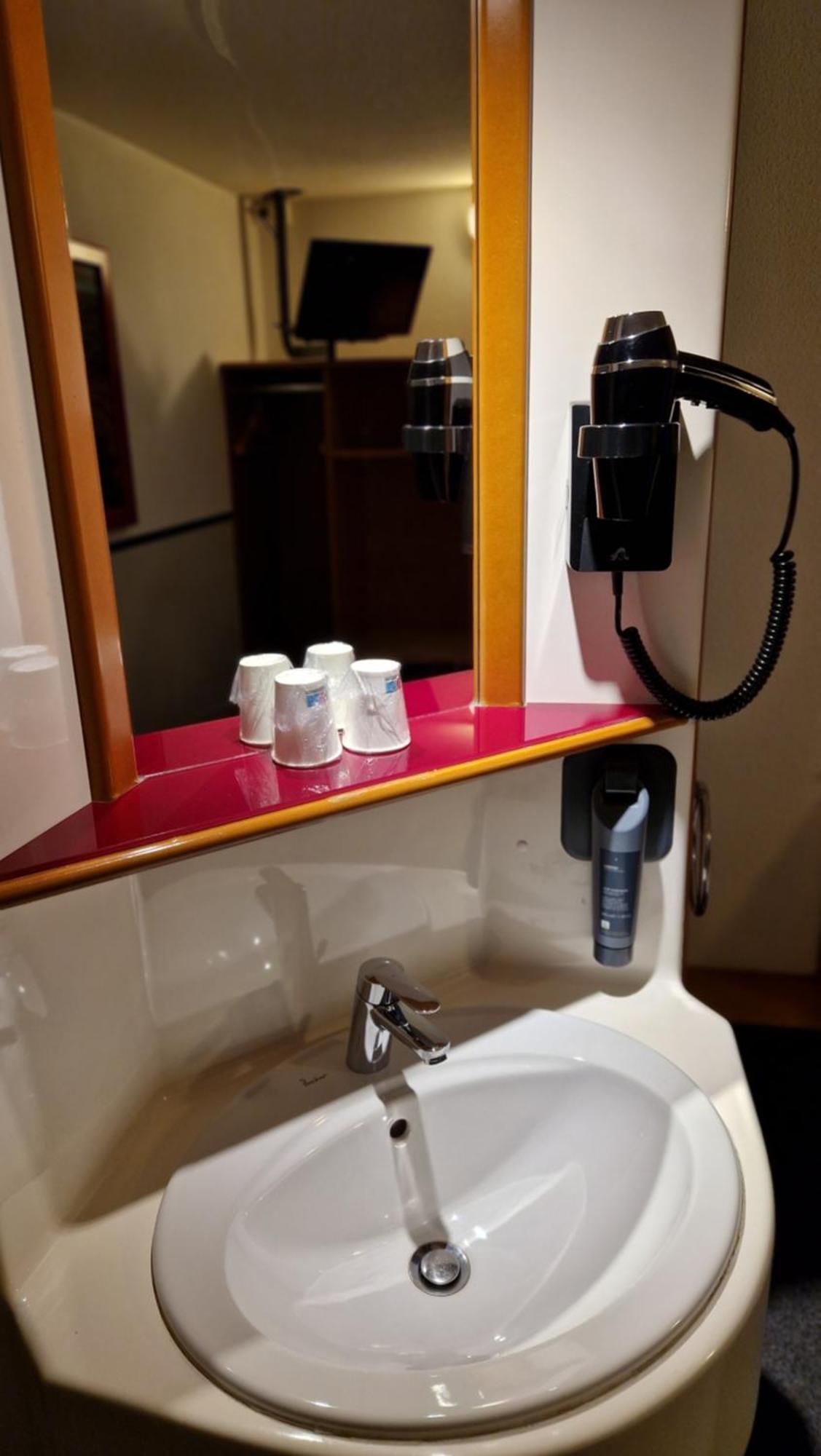Chambre Double - Accessible aux Personnes à Mobilité Réduite