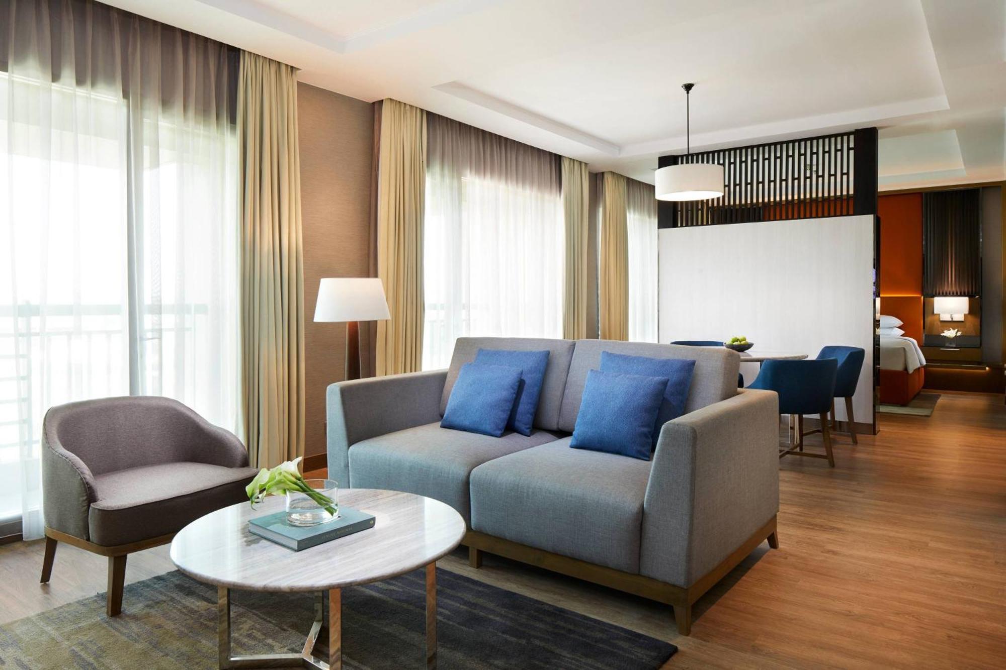One-Bedroom Courtyard King Suite with City View and Balcony