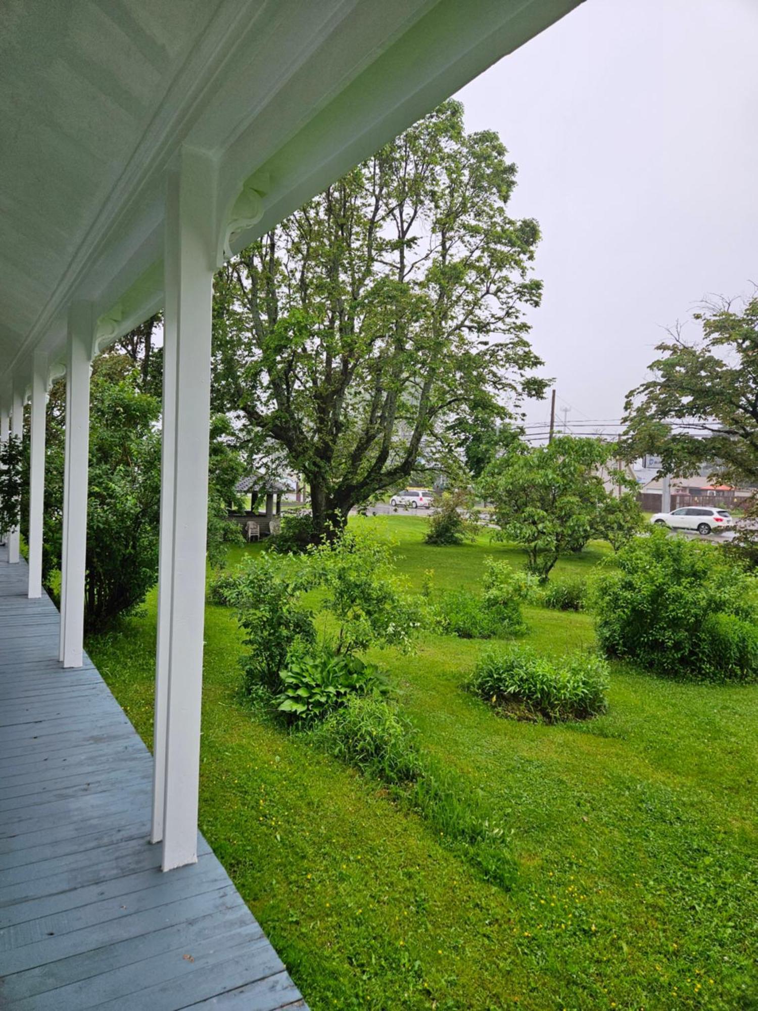 Queen Room with Garden View