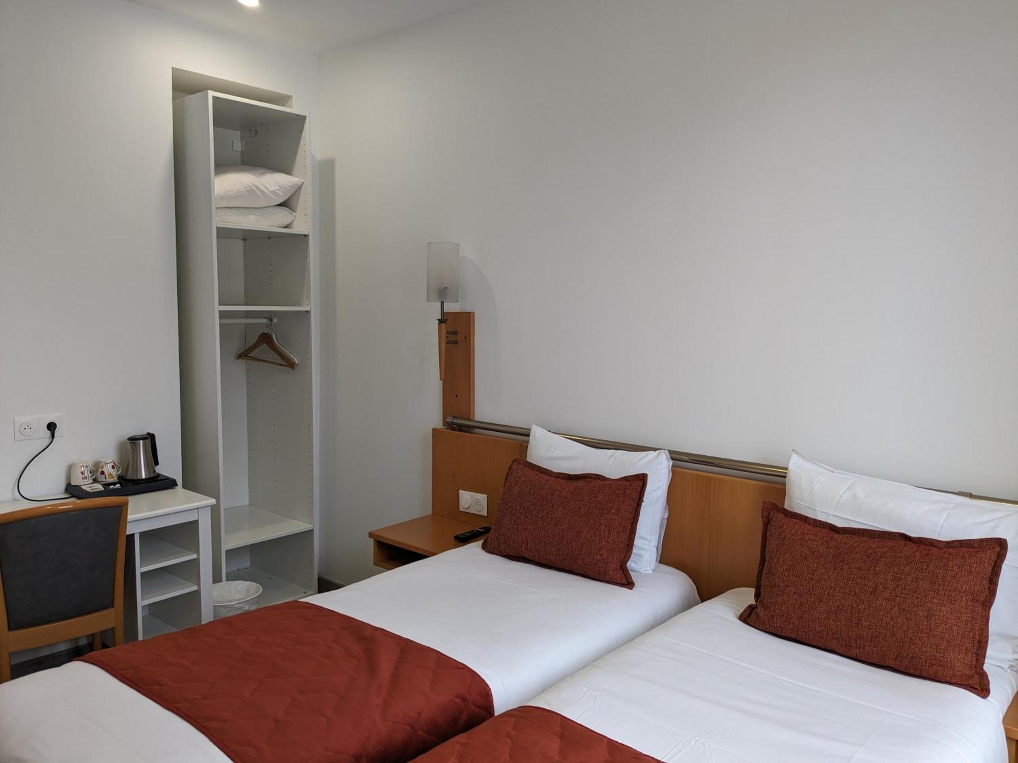 Twin Room,1530308716:JPEG