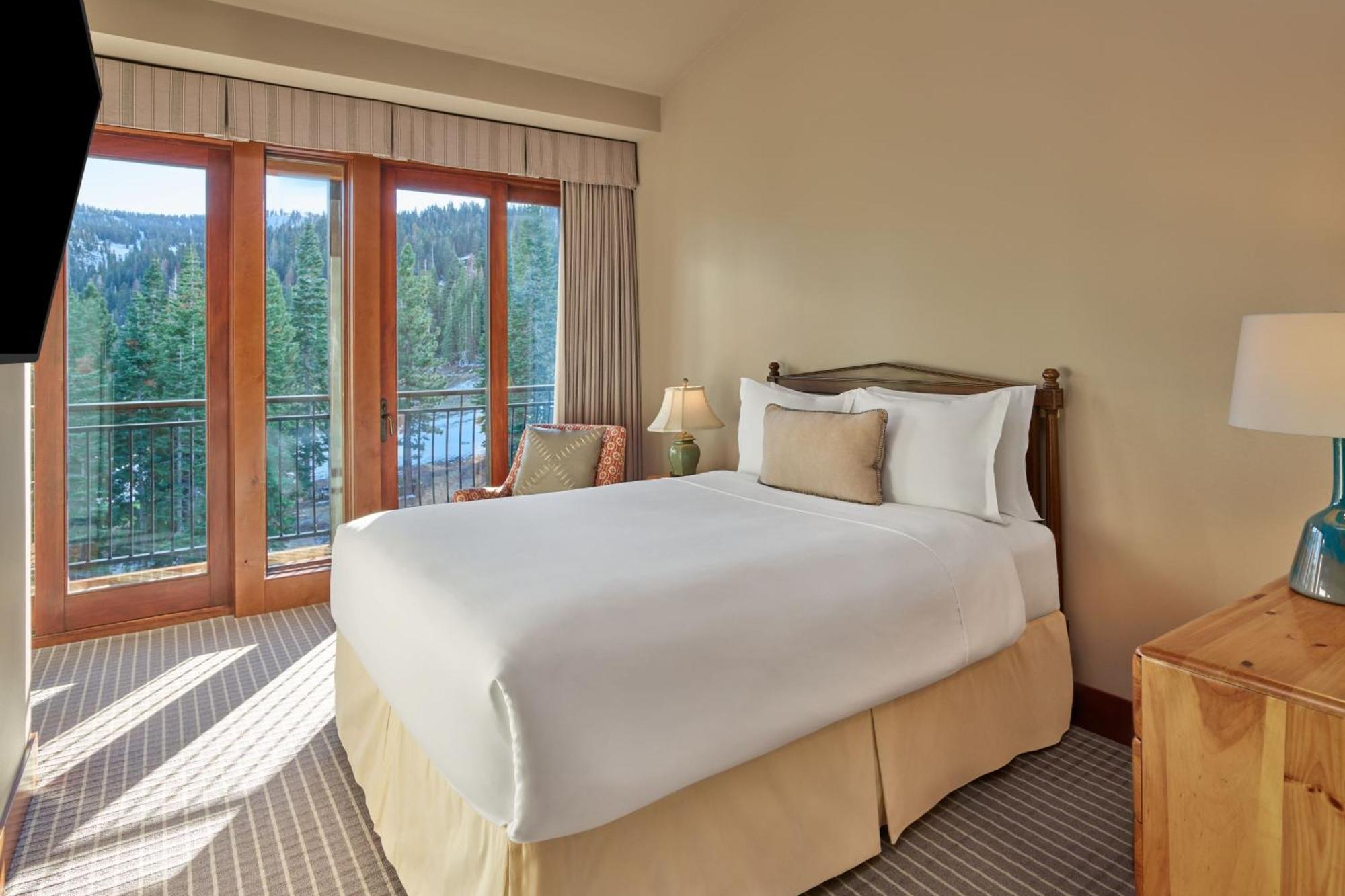 Slopeside Residence, 4 Bedroom Residence, Mountain view