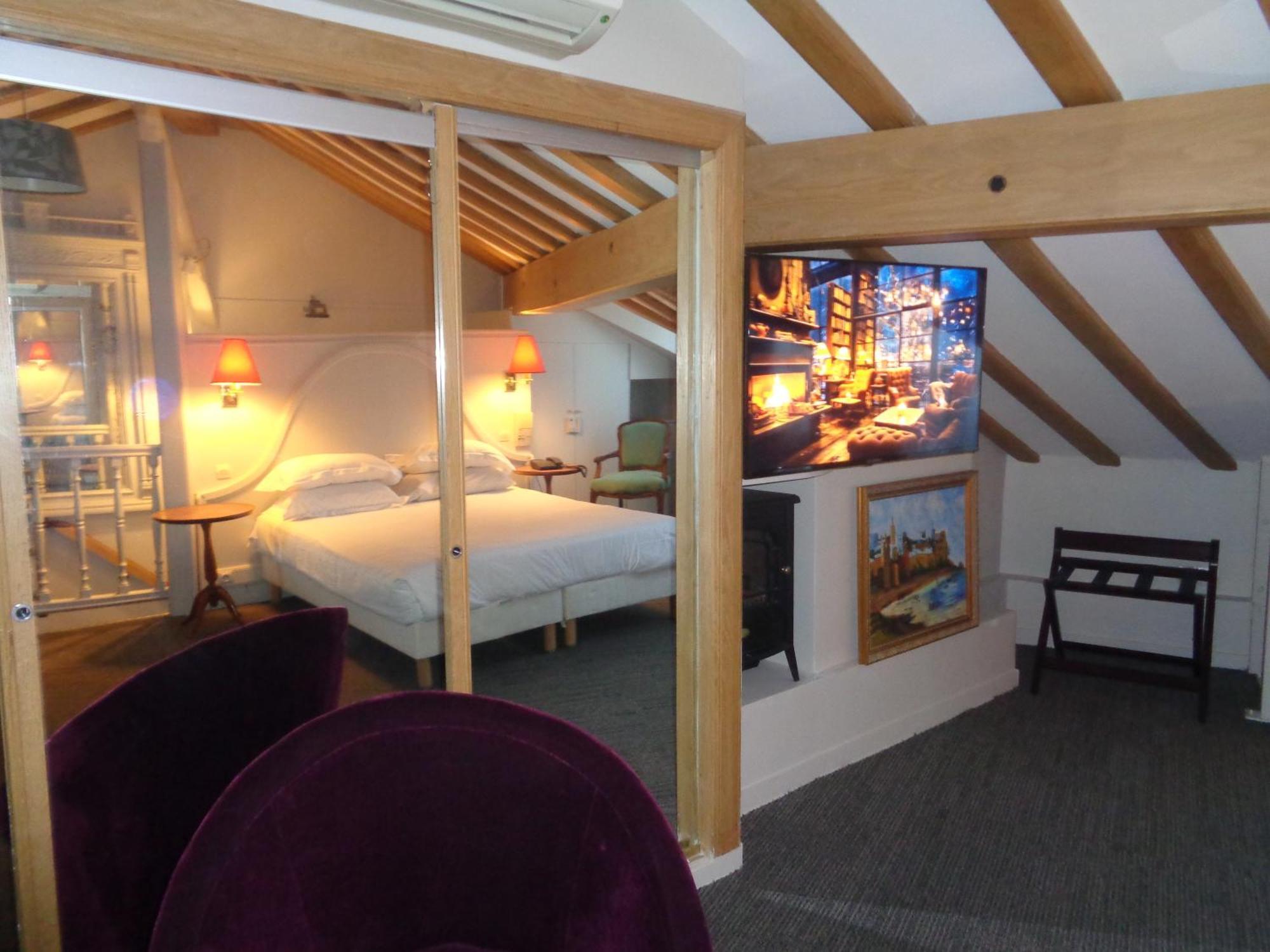 Superior Double Room with View on Noter-Dame