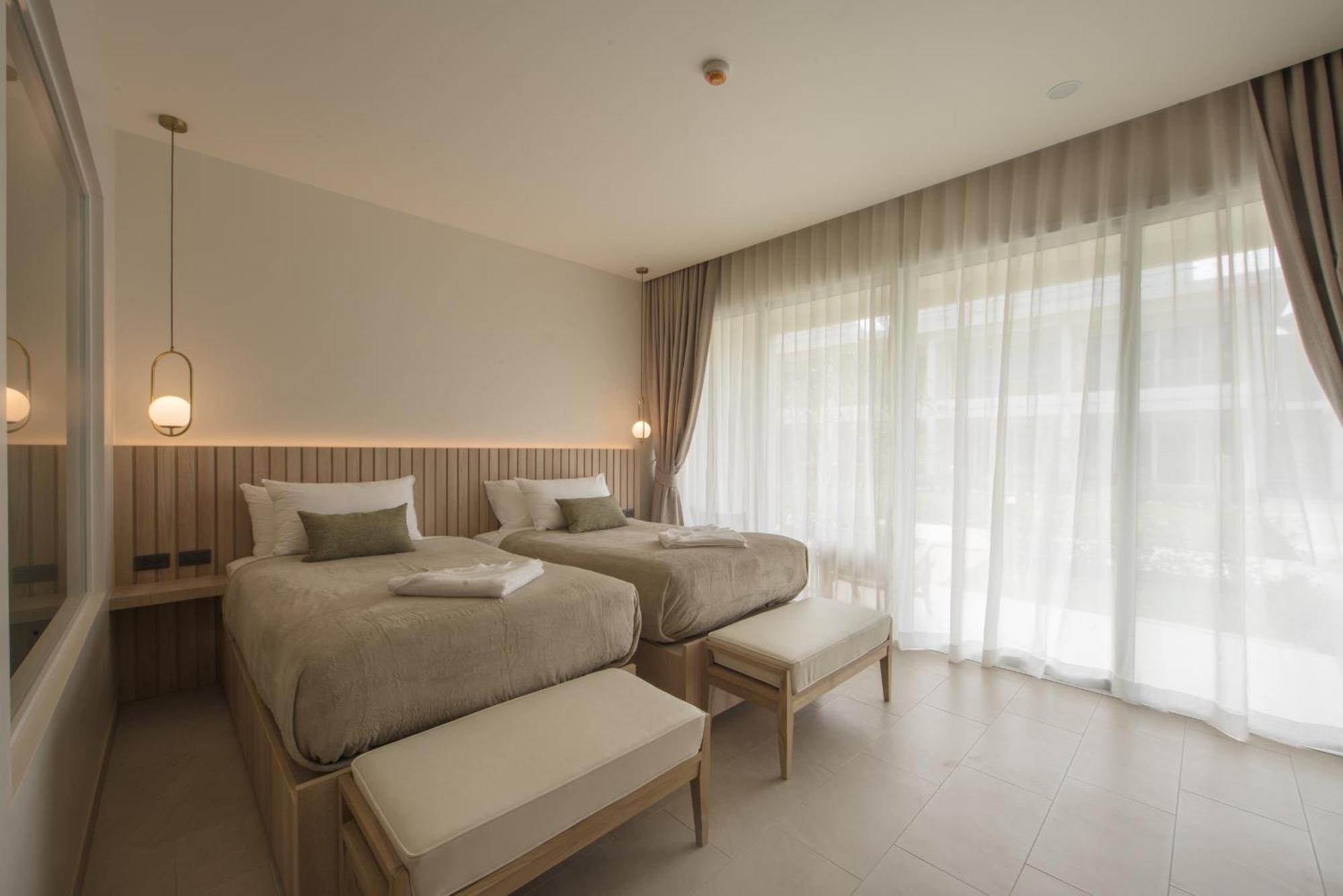 Deluxe King/ Twin Room with Garden View