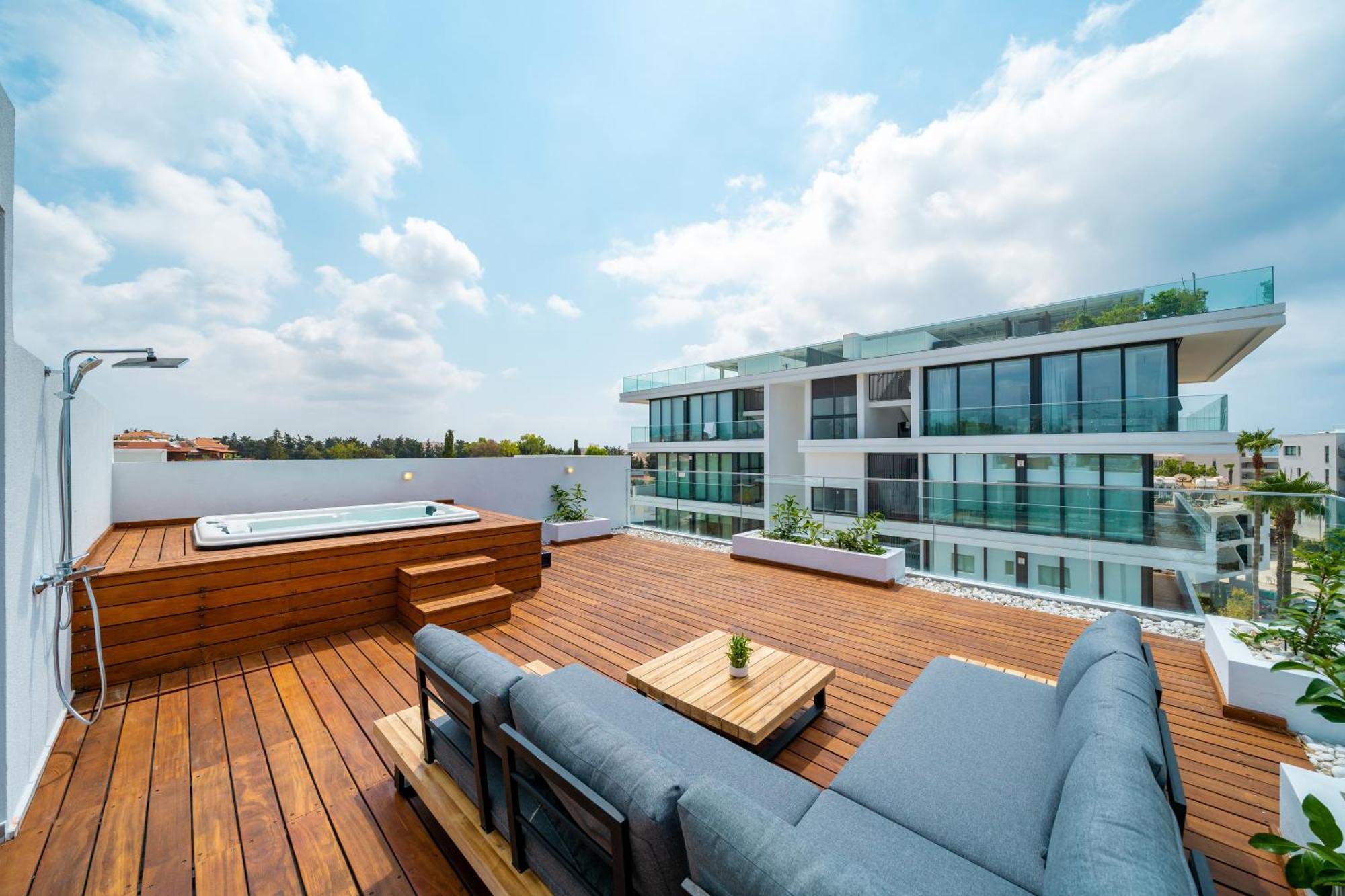 Executive Three-Bedroom Penthouse Sea view & Jacuzzi,1590598445:JPEG