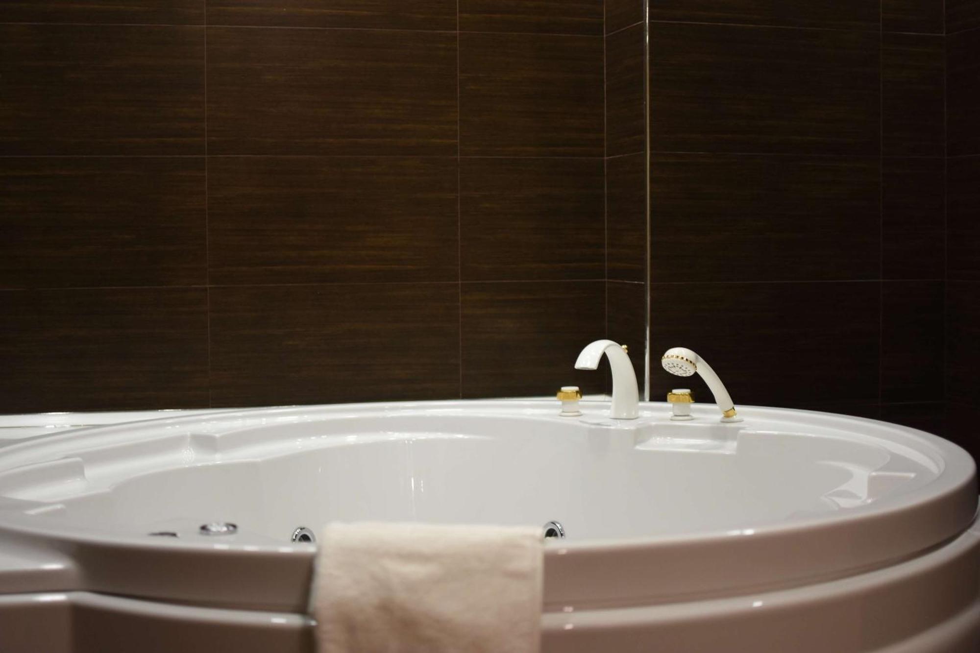 Presidential Suite Whirlpool,1530670087:JPEG