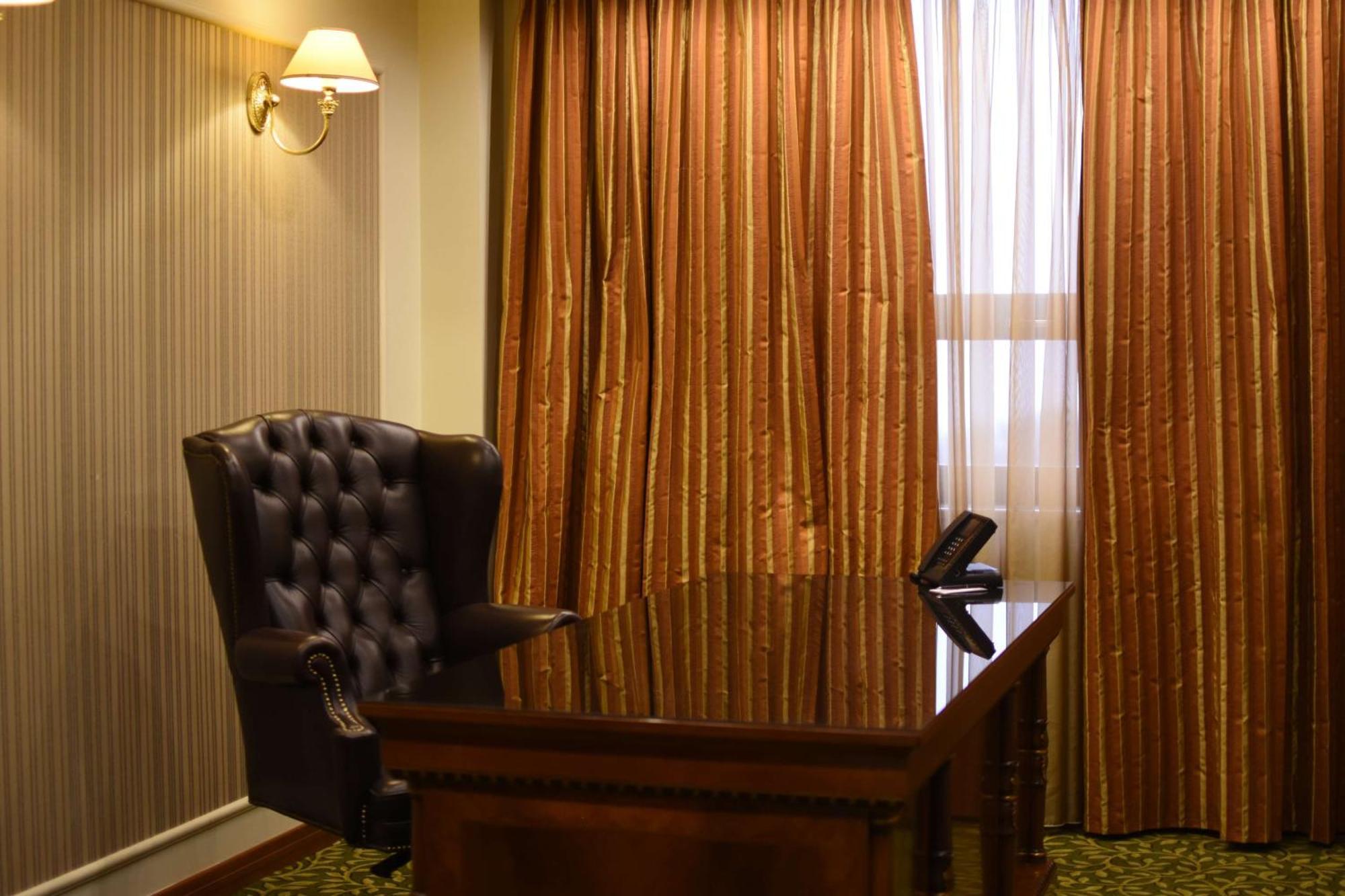 Presidential Suite Whirlpool