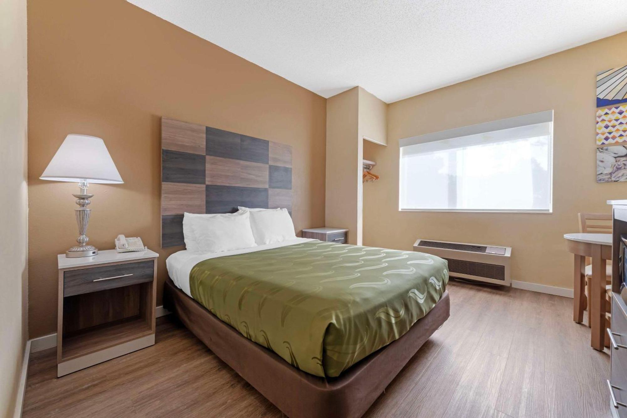 Queen Room - Disability Access/Non-Smoking