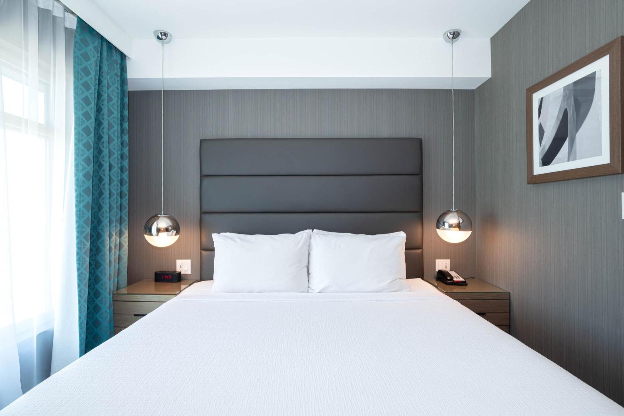 Signature Suite, 1 King Bed, Sofa Bed, Kitchenette