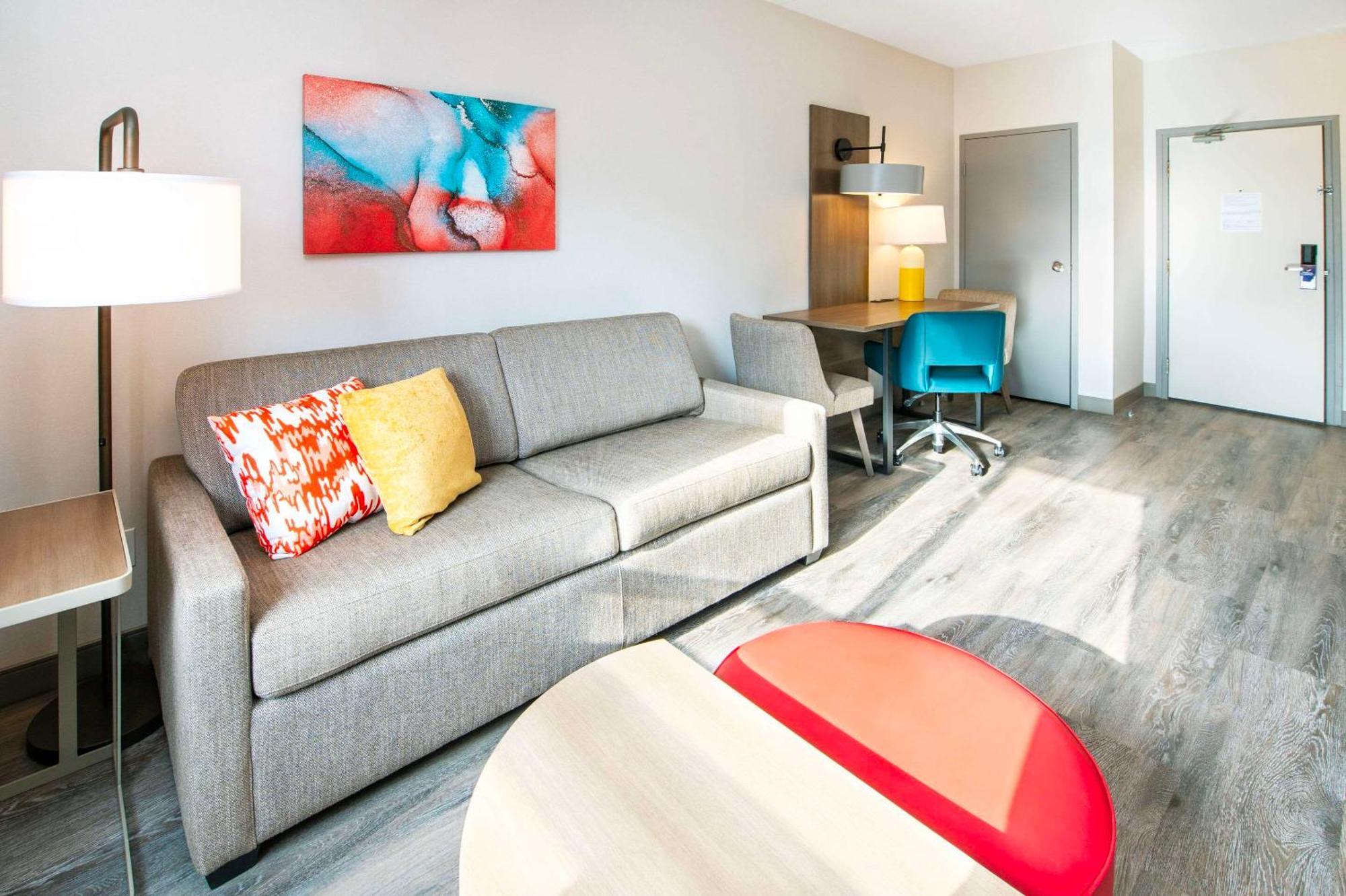 One-Bedroom King Suite