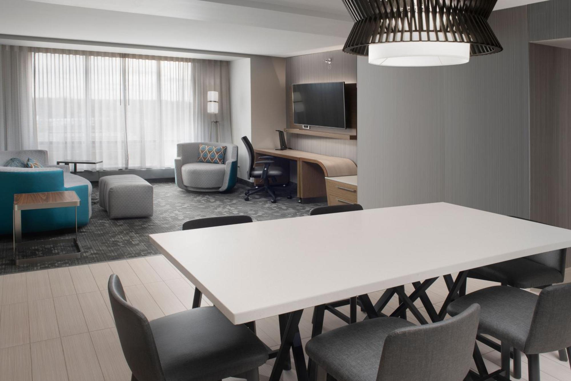 One-Bedroom King Suite with Roll-In Shower and Sofa Bed - Mobility Access