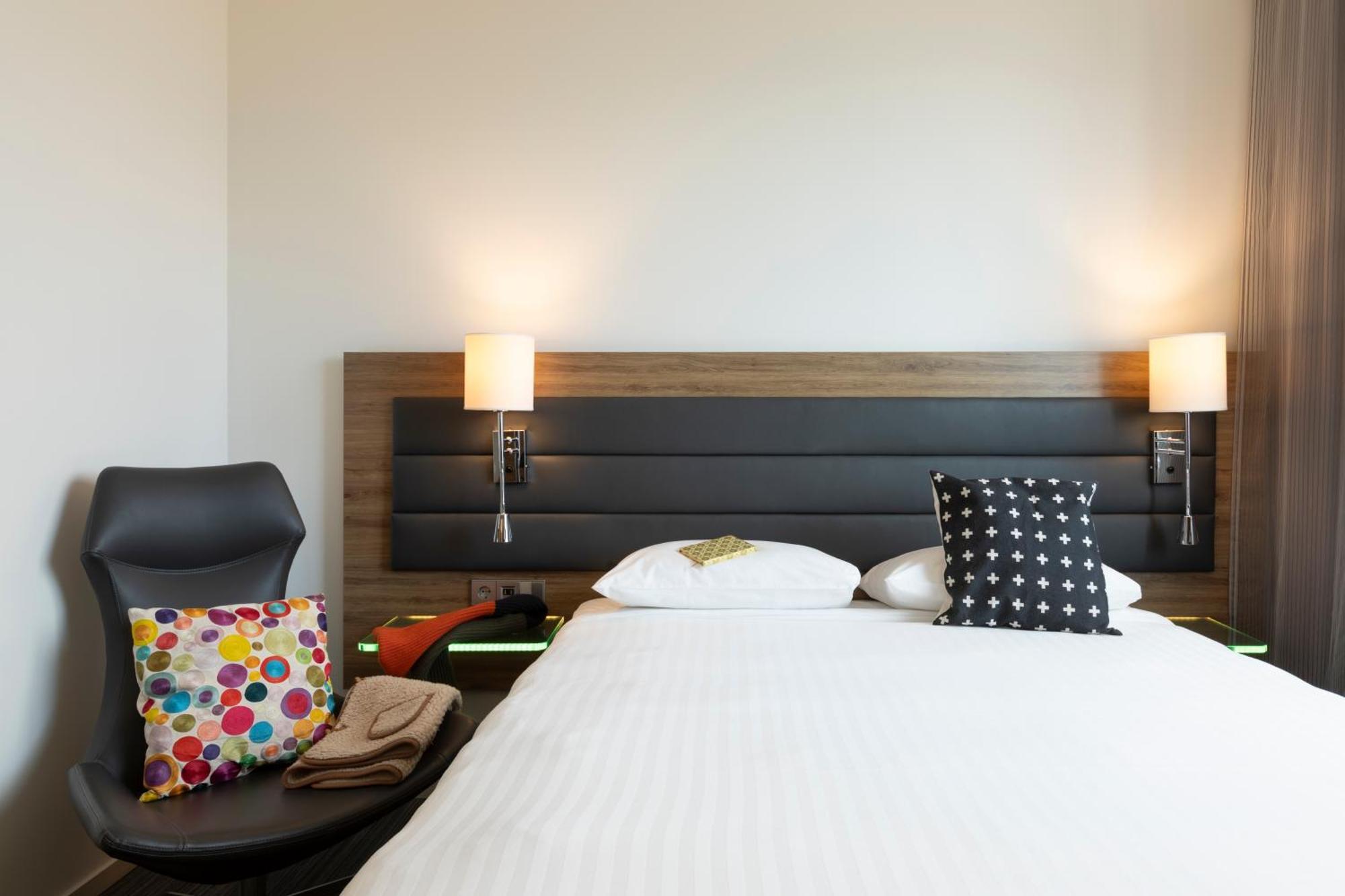 Moxy Queen Room,1395451976:JPEG