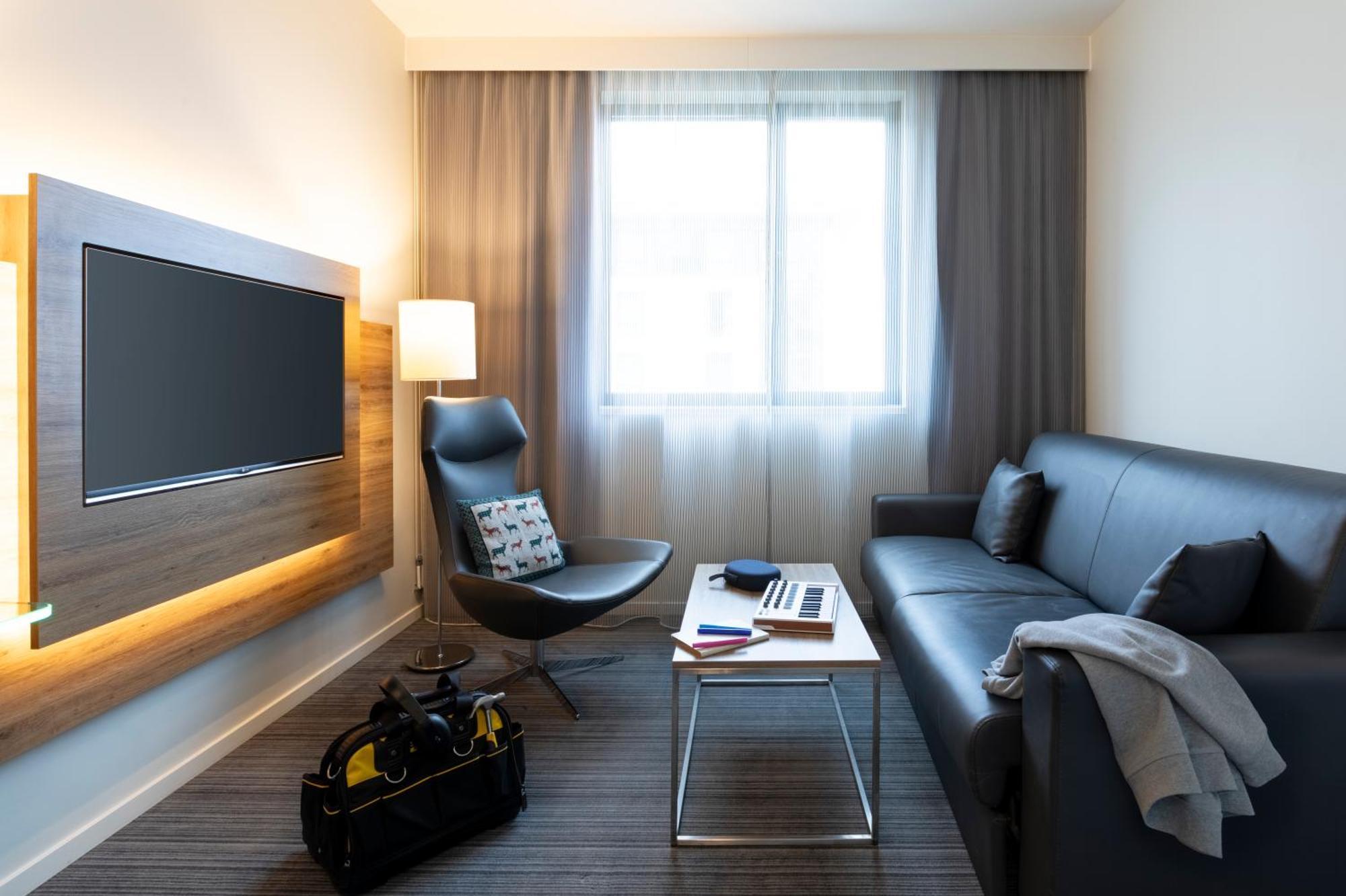 Moxy Extra Sleeper XL Large Room